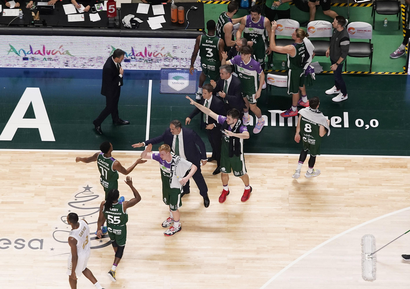 Plantilla del Unicaja en acción. Plantilla del Unicaja en acción.