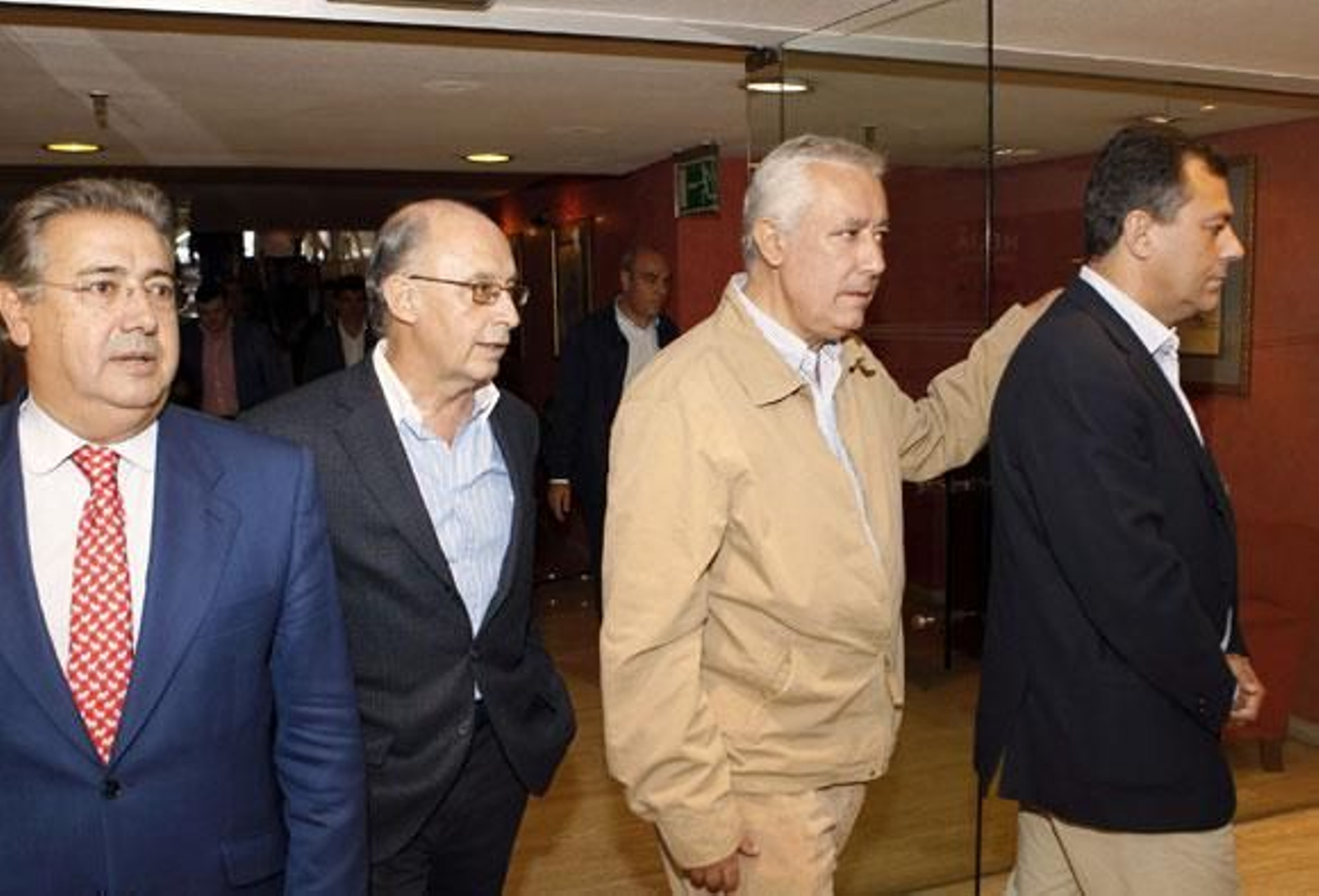 Zoido critica que la Junta "vuelve a dar la espalda" a Sevilla al "no destinar fondos" para el Metro