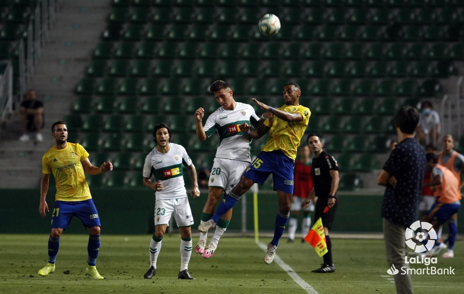 Las imágenes del Elche-Cádiz.