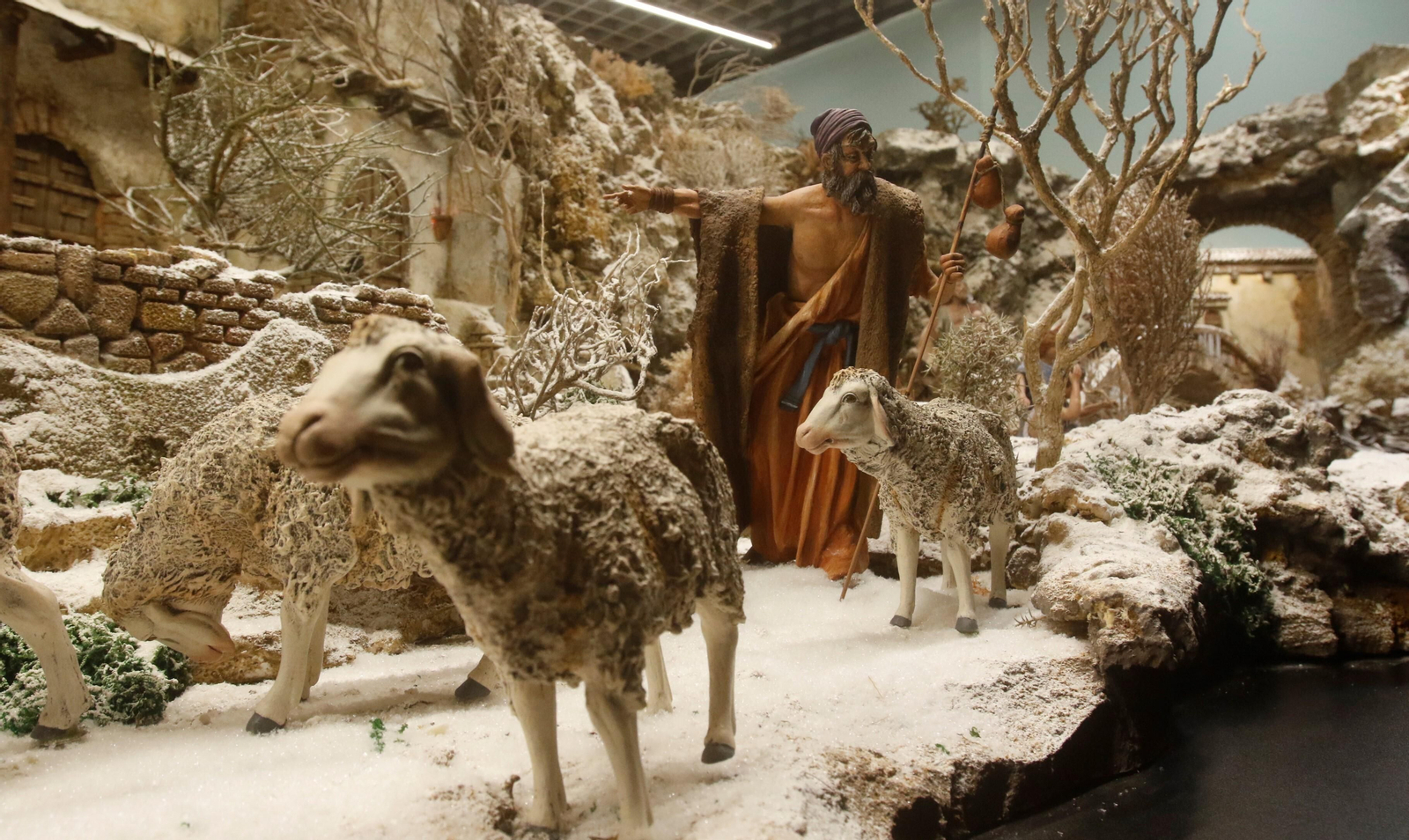 El belén de estilo nórdico de la Fundación Cajasol, en fotografías