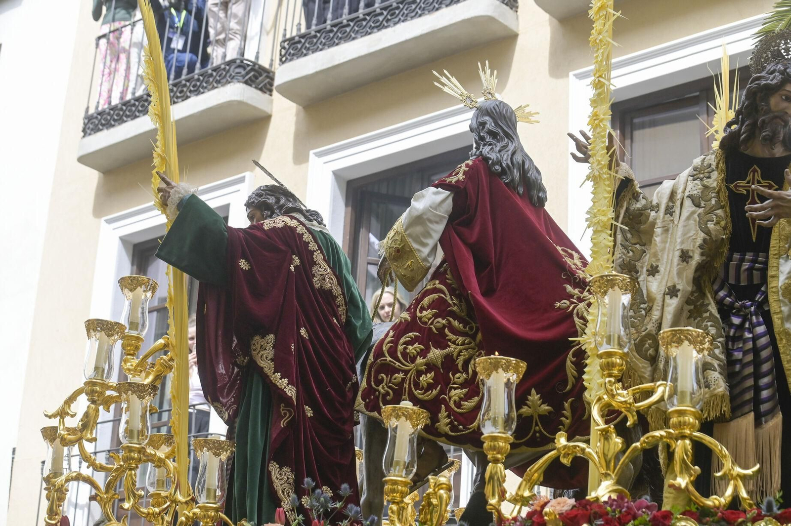 Así vivió Granada la salida de la Hermandad de la Borriquilla 2025