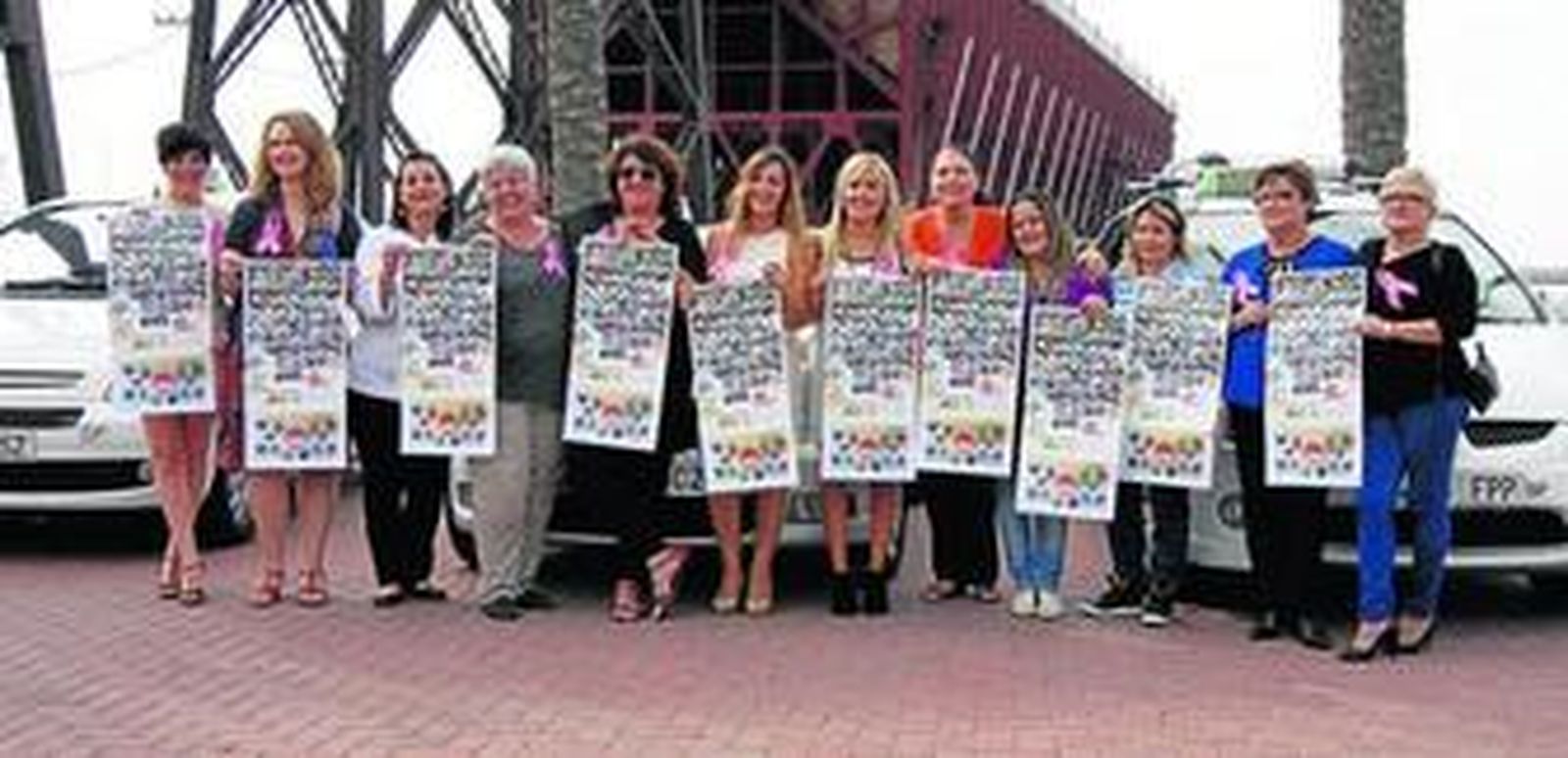 Carmen, Antonia, Eva, Eli, Luisa, Isabel, María del Carmen, María del Mar, Encarni, María del Pilar, Mari Ángeles y Nuria, las taxistas solidarias de Almería.