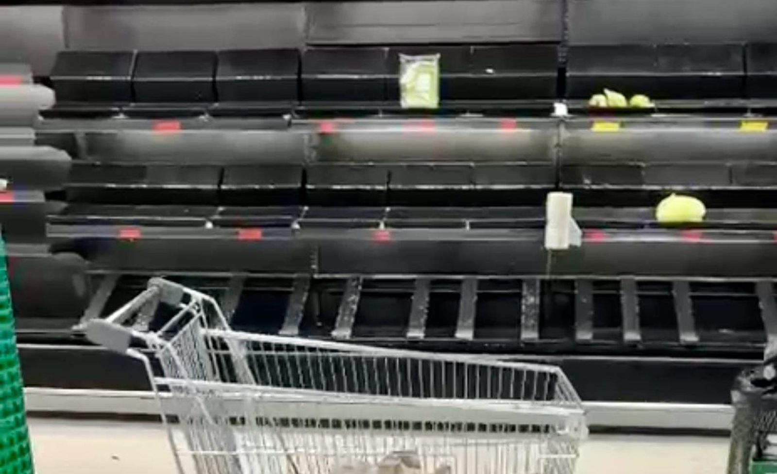 Interior de un supermercado en Jerez
