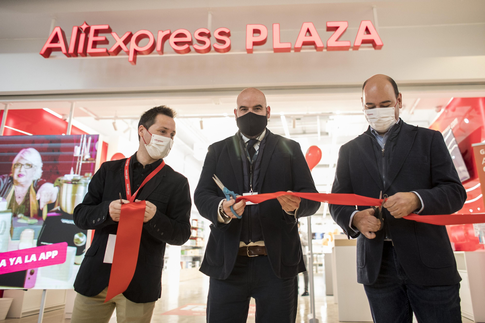 Así ha sido la apertura de AliExpress Plaza en el Centro Comercial Lagoh de Sevilla