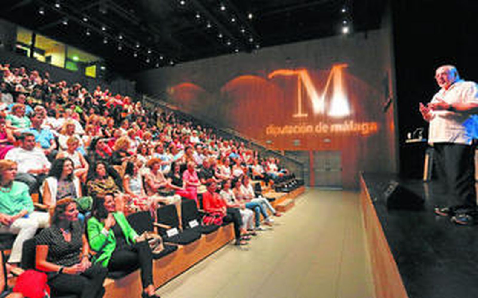 El psiquiátra Jorge Bucay durante su conferencia ayer en Diputación.