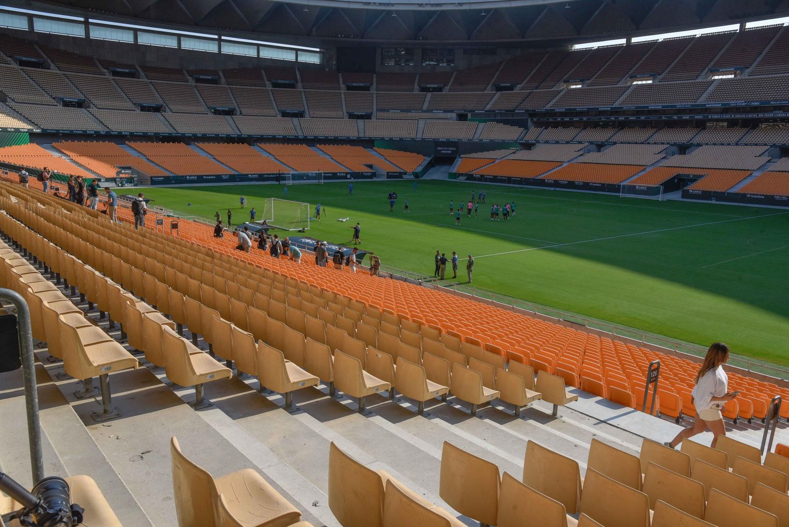 Imágenes del primer entrenamiento del Betis en el Estadio de la Cartuja