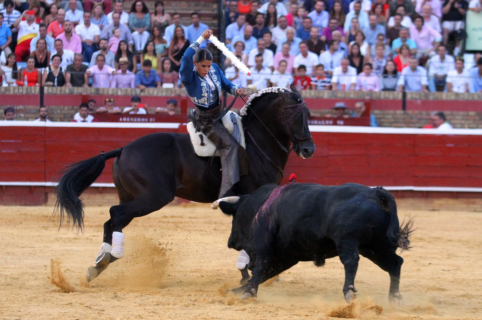 Imágenes de la corrida de rejones de Pablo Hermoso de Mendoza, Andrés Romero y Lea Vicens.