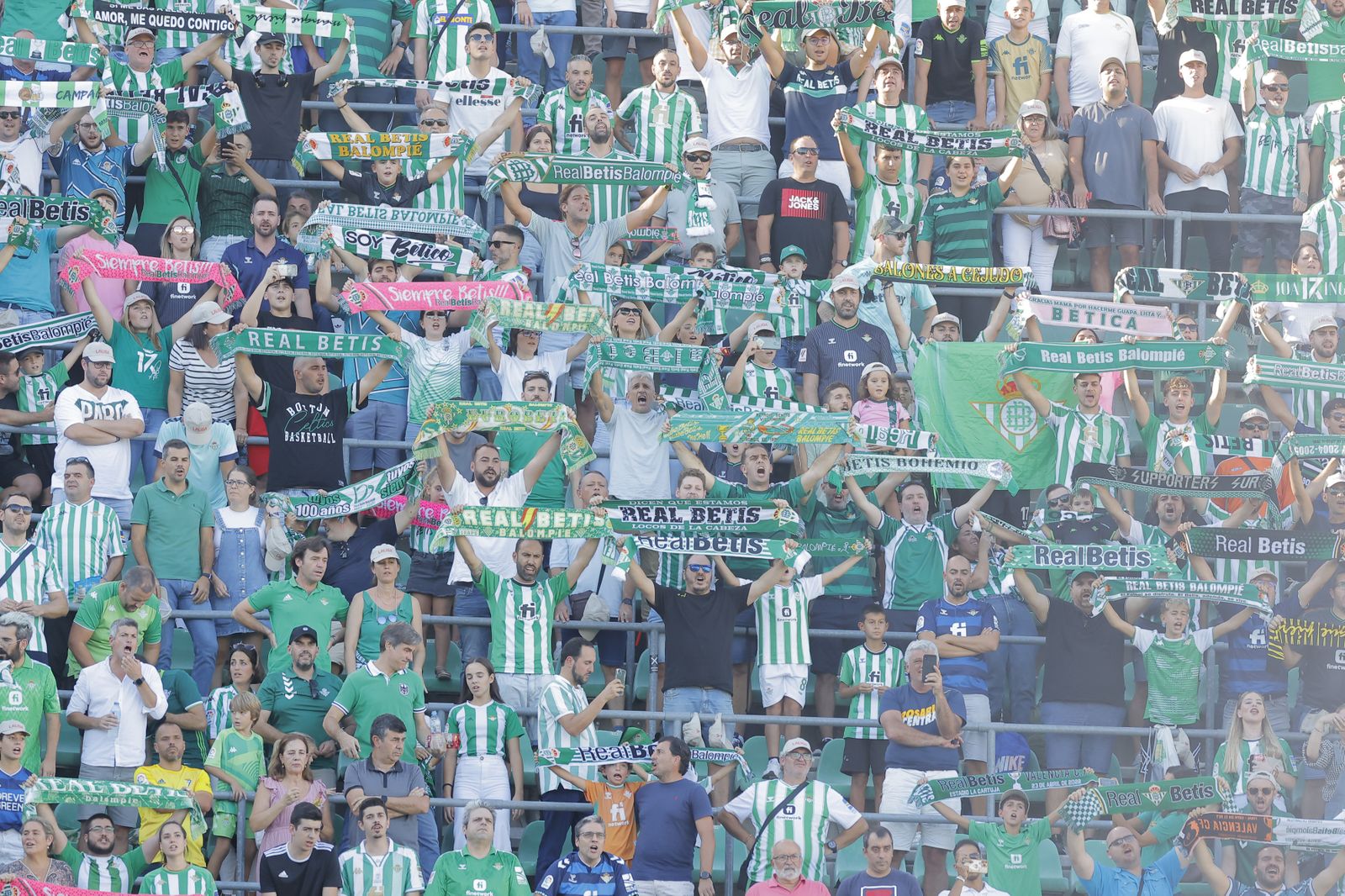 Búscate en las fotos del Betis-Cádiz