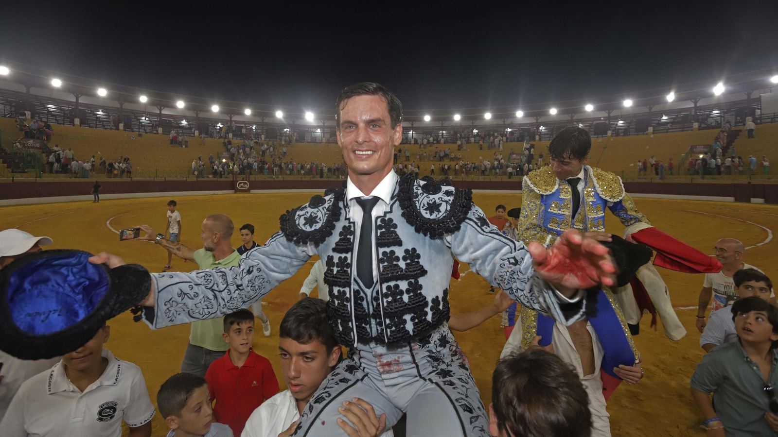 Fotos de la corrida del viernes de la Feria de La Línea: Curro Díaz, Manuel Escribano y David Galván