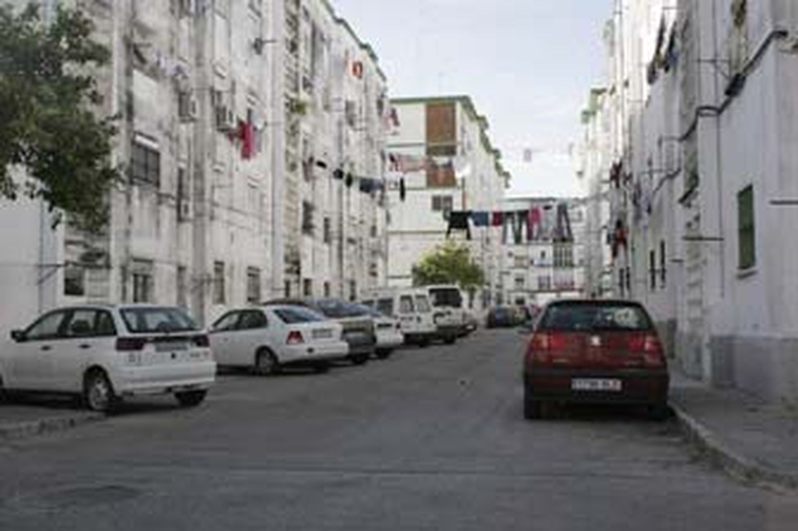 Imagen de la barriada de Los Milagros, en la que tuvo lugar el pasado domingo el tiroteo en el  que murió una persona. /Andrés Mora