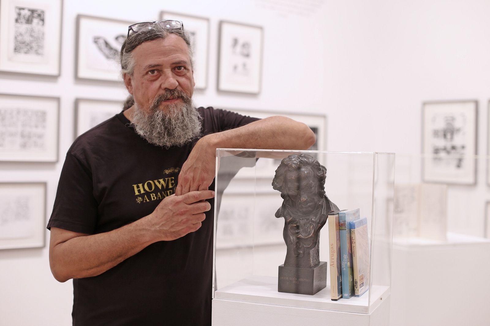 Max (Barcelona, 1956) en la exposición de la Casa de la Provincia de Sevilla en que participa.