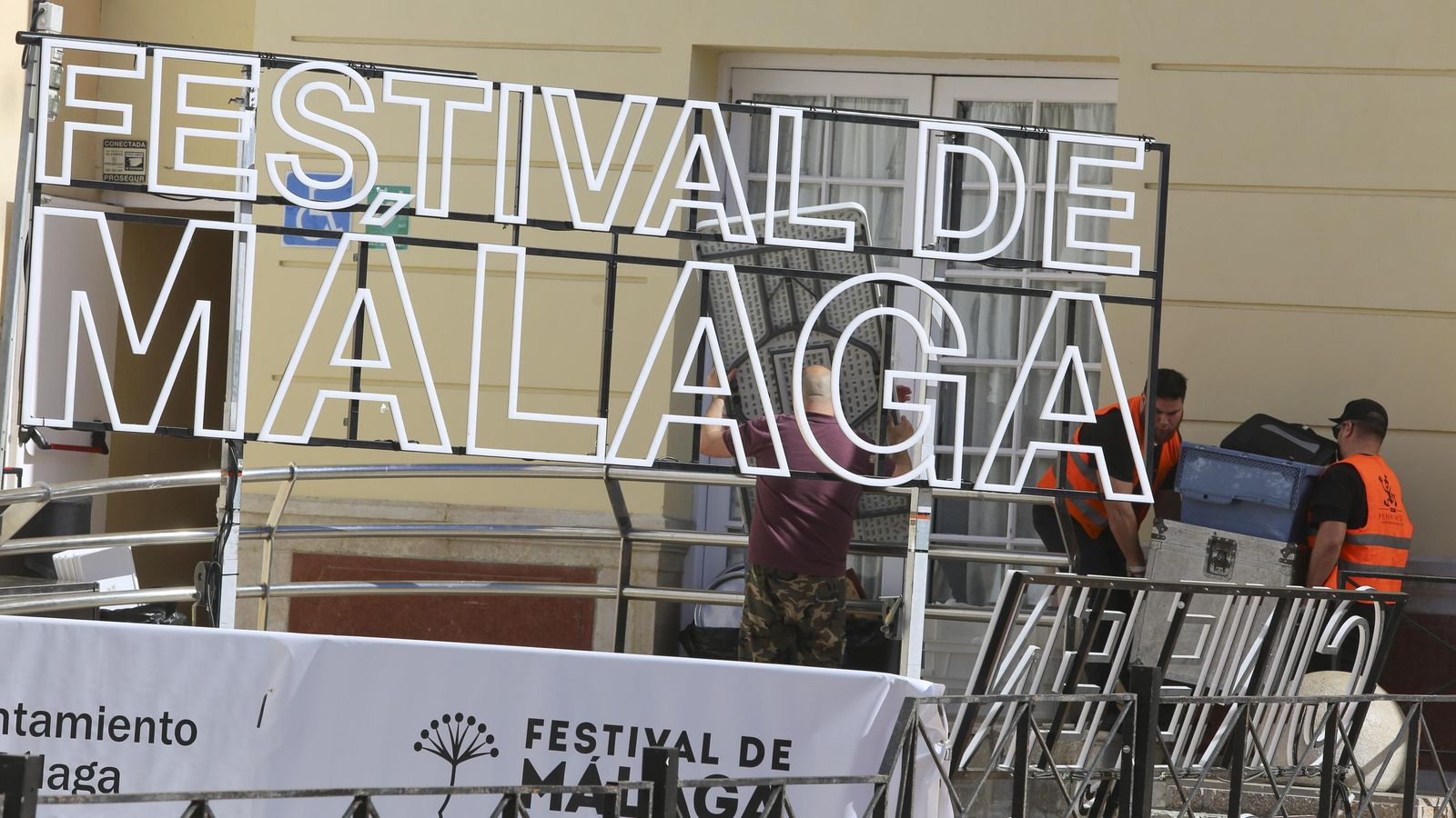 Preparativos en el Teatro Cervantes.