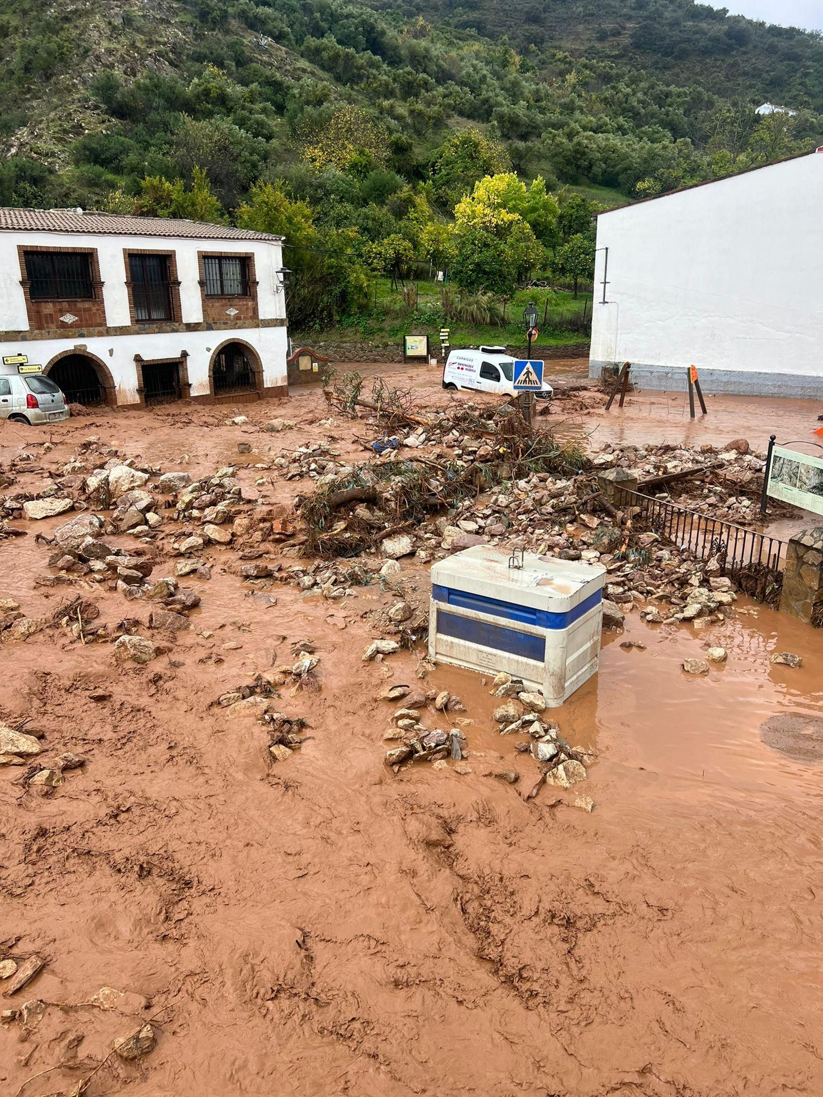 Daños ocasionados por la riada de lodo y piedras en Jimera de Líbar Daños ocasionados por la riada de lodo y piedras en Jimera de Líbar