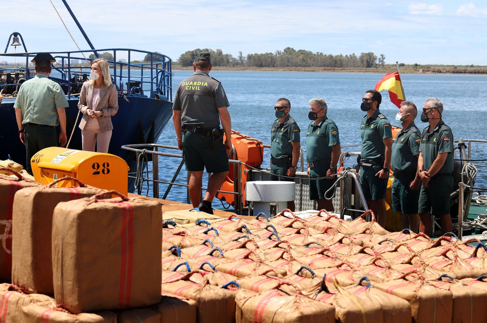 Imágenes de uno de los mayores alijos de hachís incautado por la Guardia Civil en Huelva
