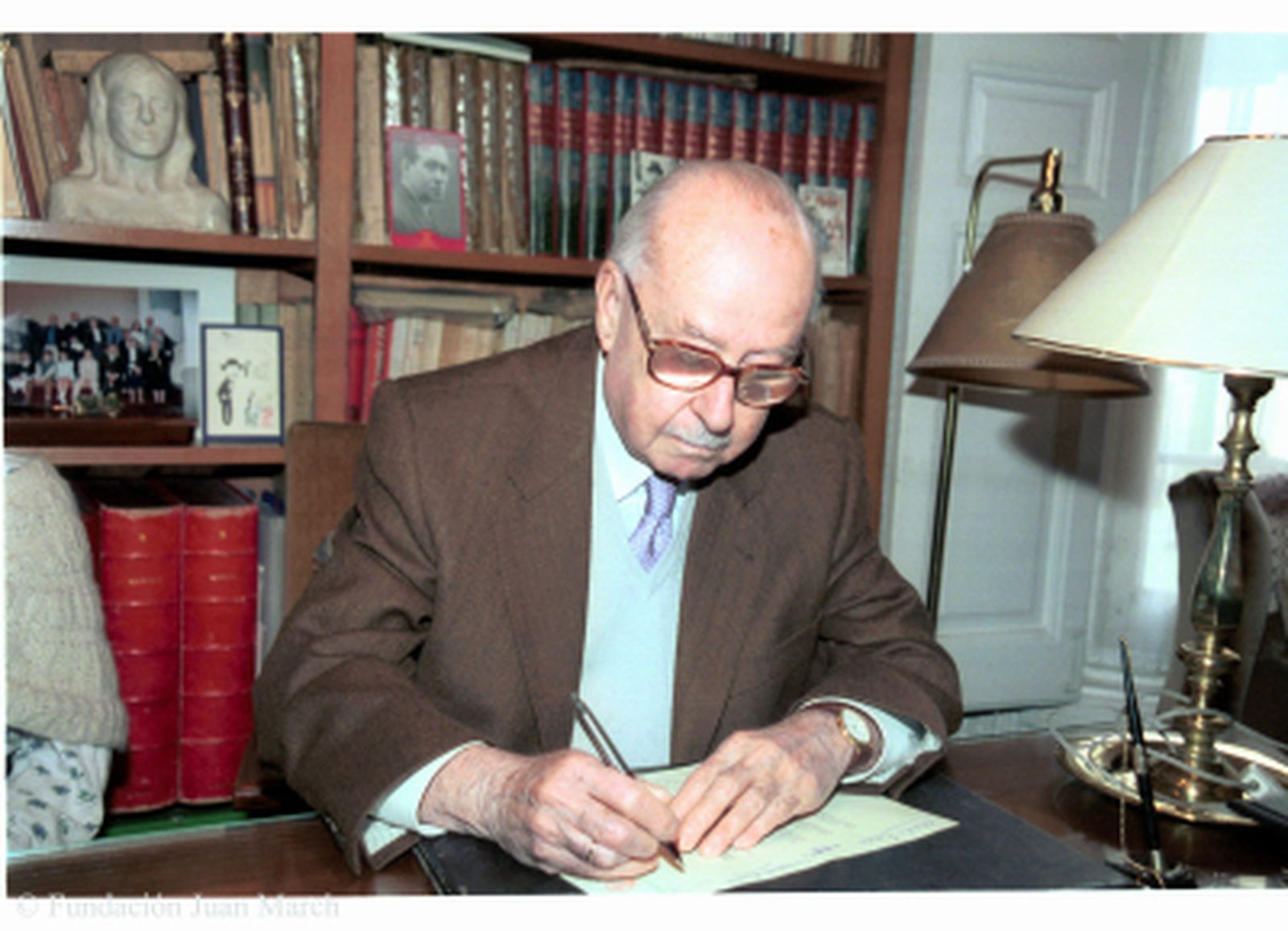 José Luis Turina Garzón durante la donación a la Fundación Juan March del archivo paterno.