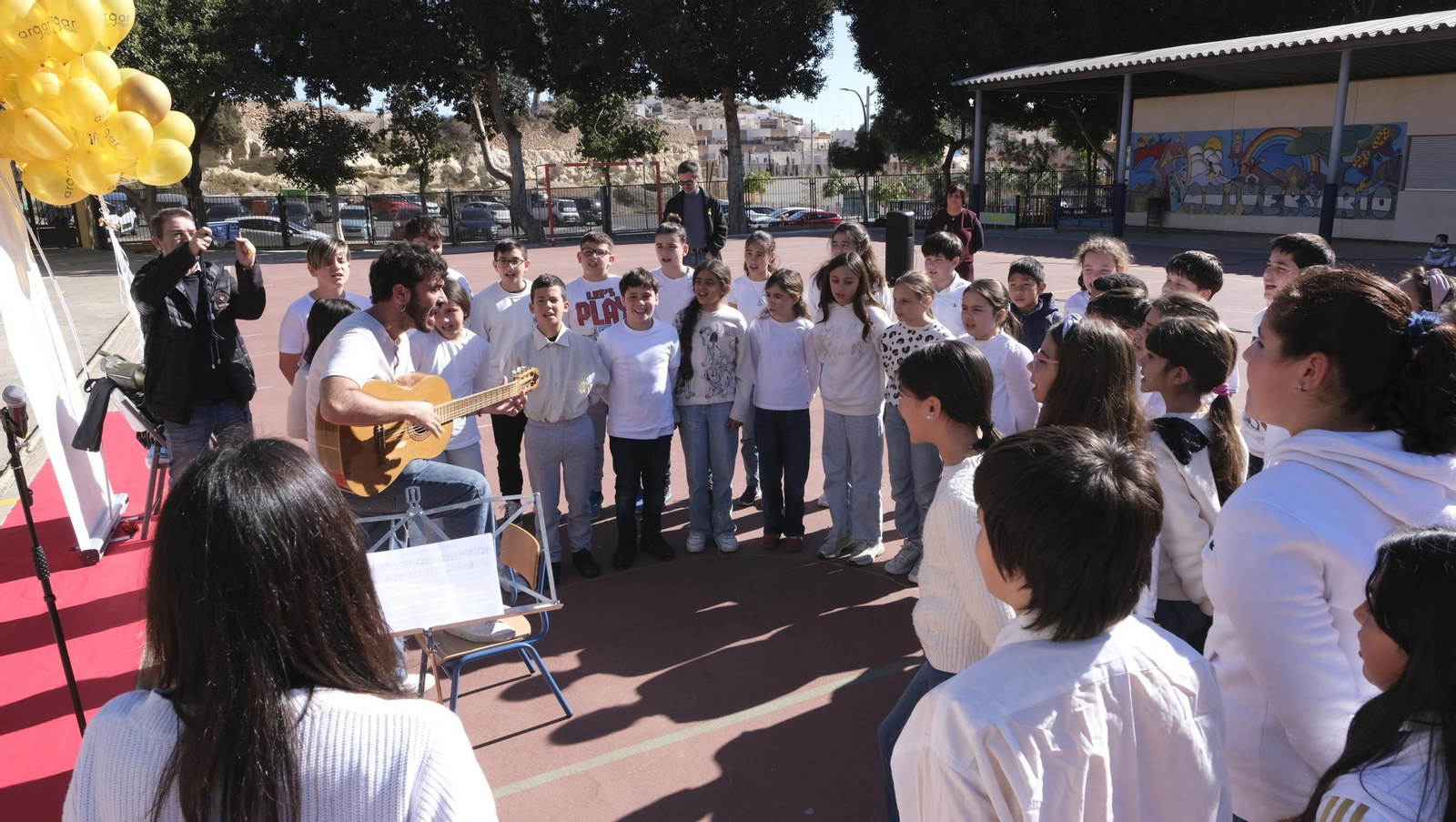 Día Internacional Contra el Cáncer Infantil en el CEIP 28 de Febrero, en imágenes