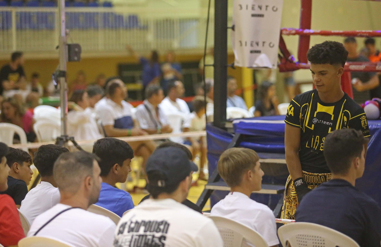 Velada de rock boxing en Tarifa, en imágenes