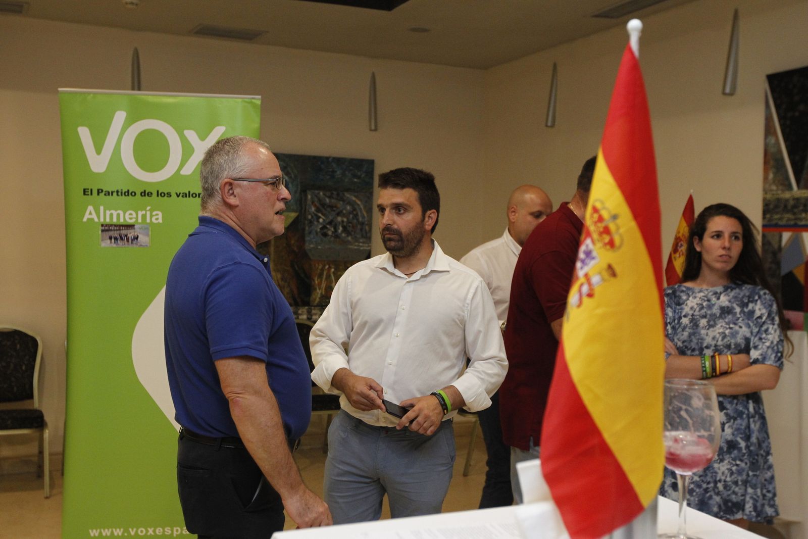 Fotogalería noche electoral municipal sede VOX.  Almería
