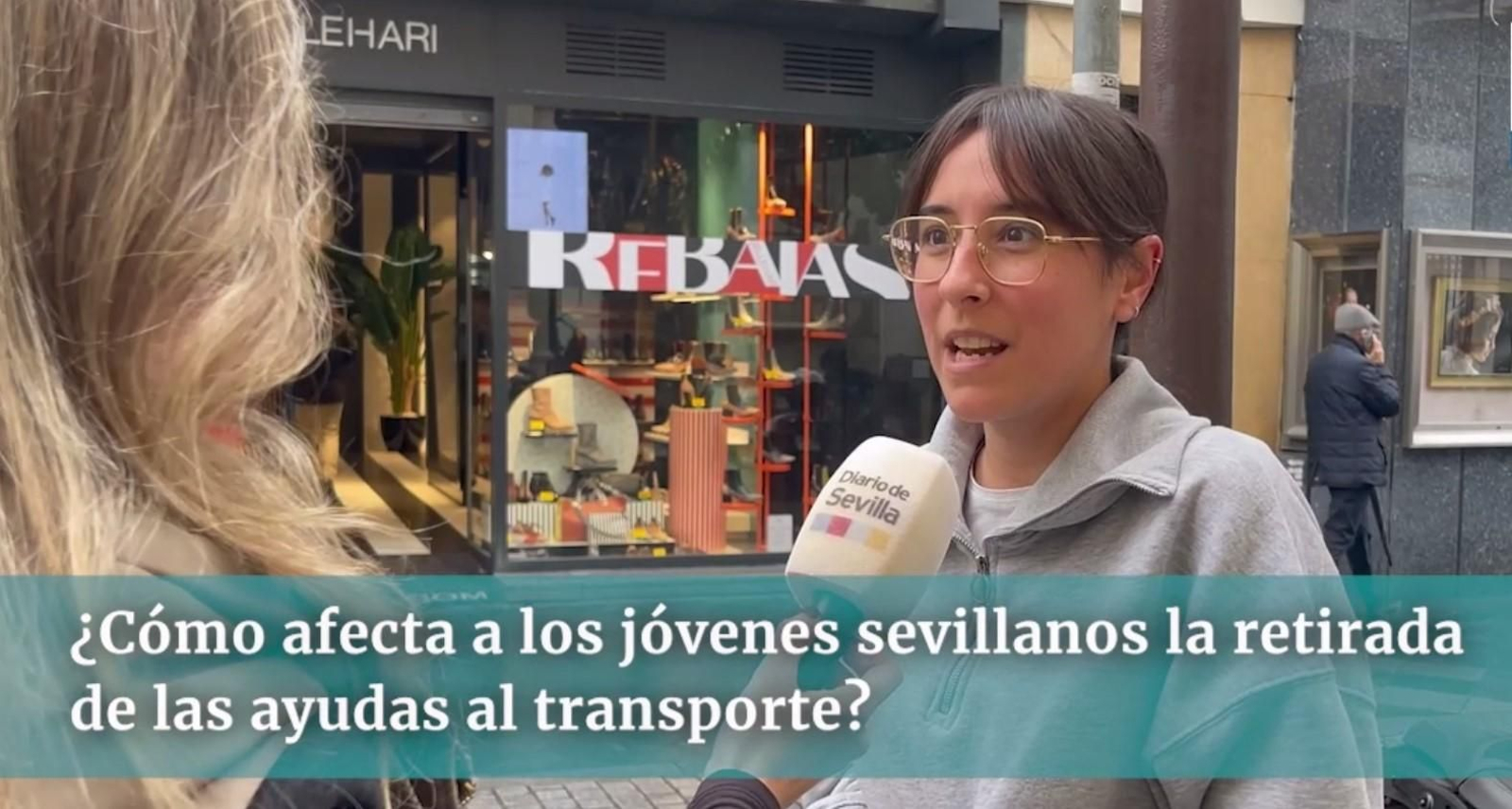 Preocupación entre los jóvenes sevillanos por la retirada de las ayudas al transporte