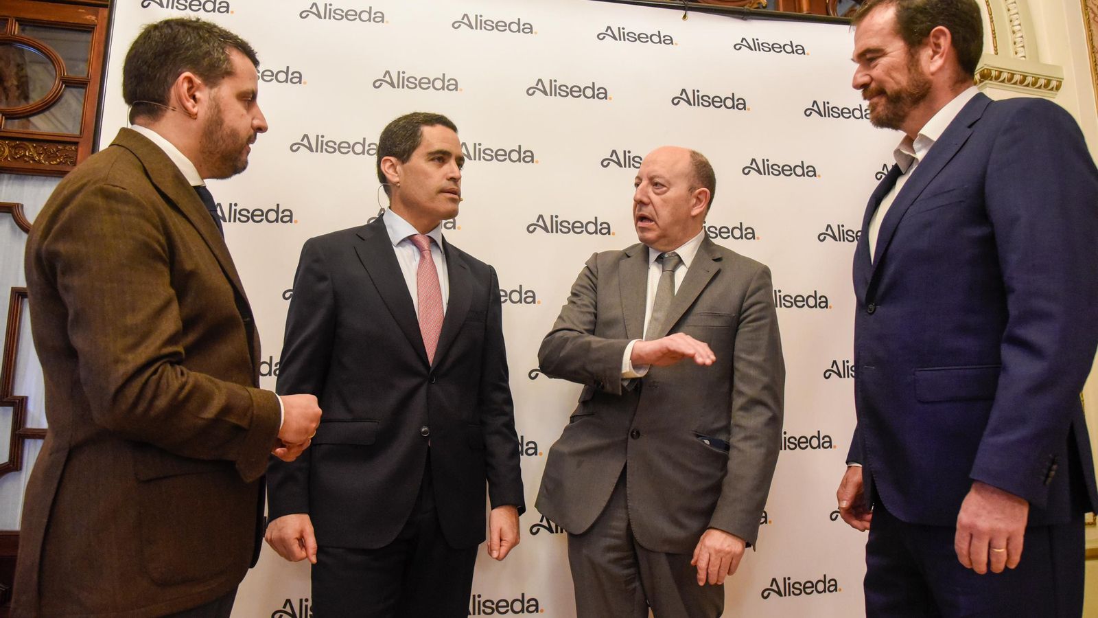 Directivos de Aliseda con el economista Gonzalo Bernardos Directivos de Aliseda con el economista Gonzalo Bernardos