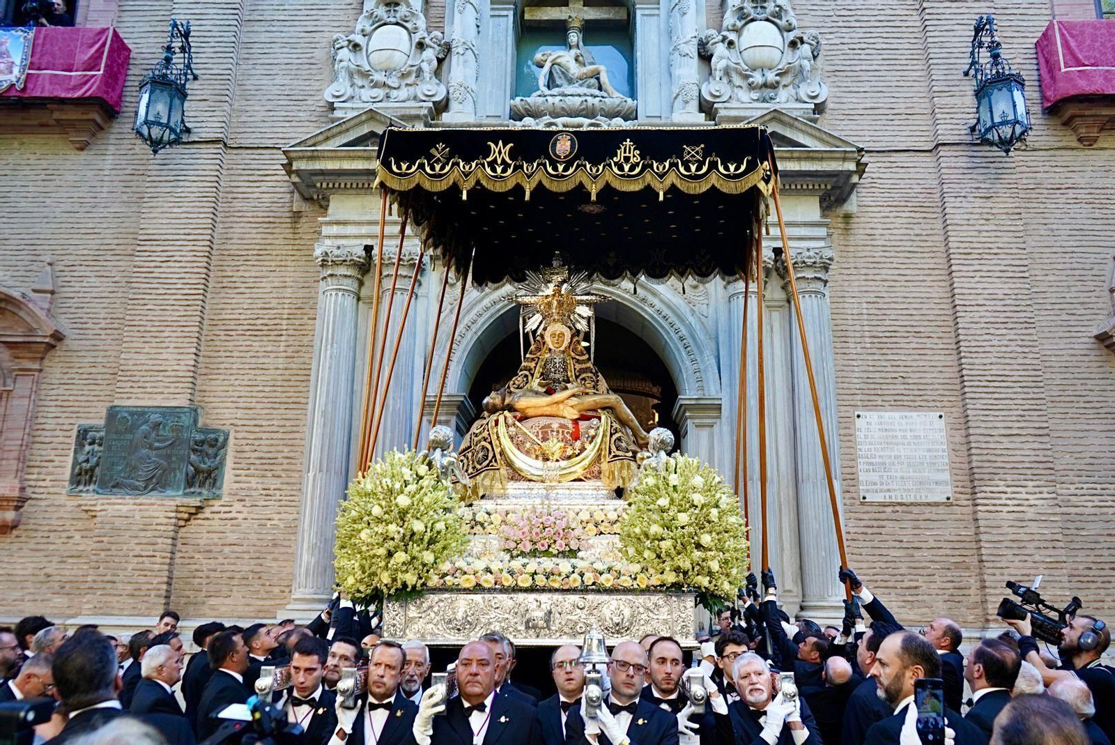 Fotos: así ha sido la procesión de la Virgen de las Angustias de Granada