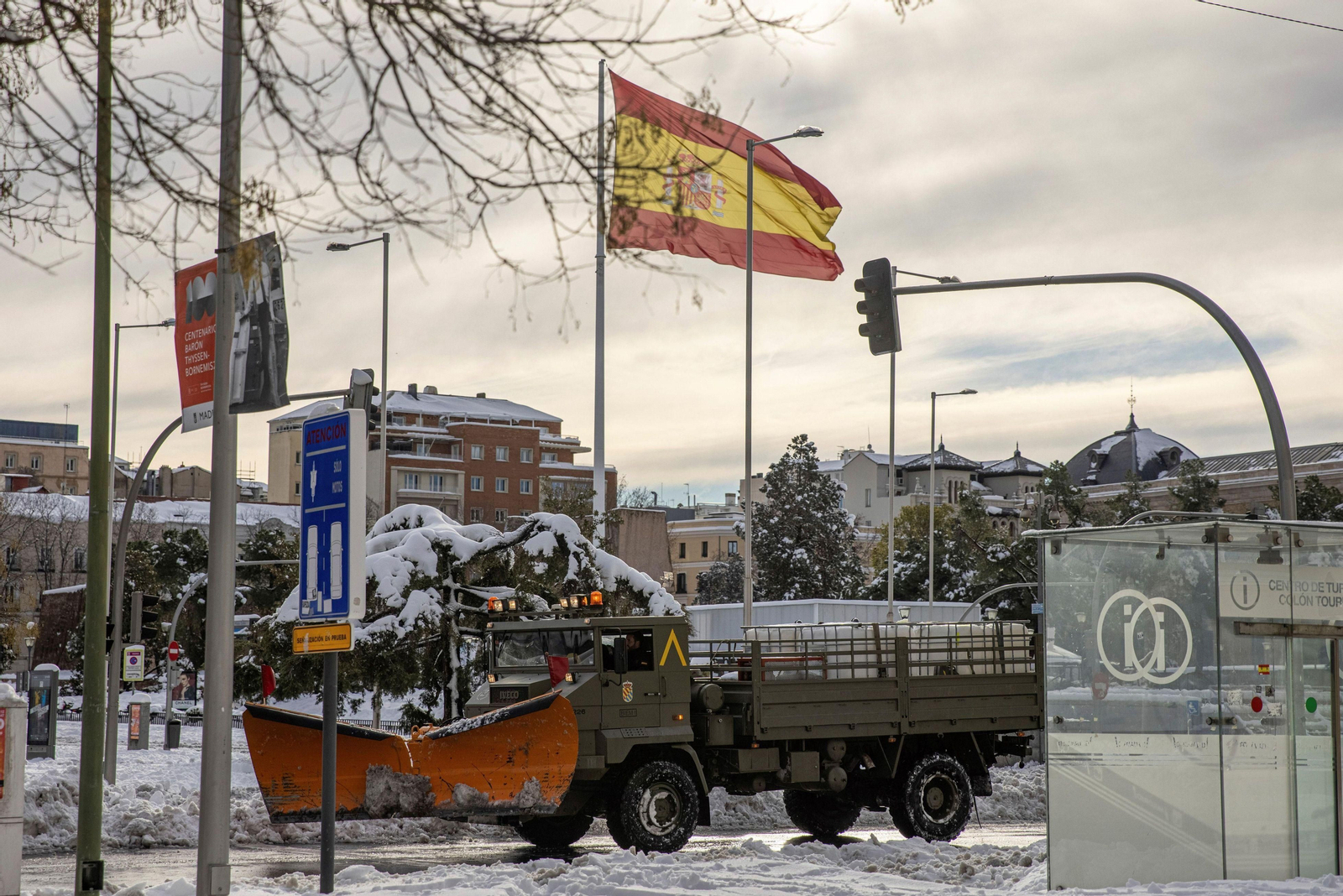 Madrid trata de restablecer la normalidad: el día después en imágenes