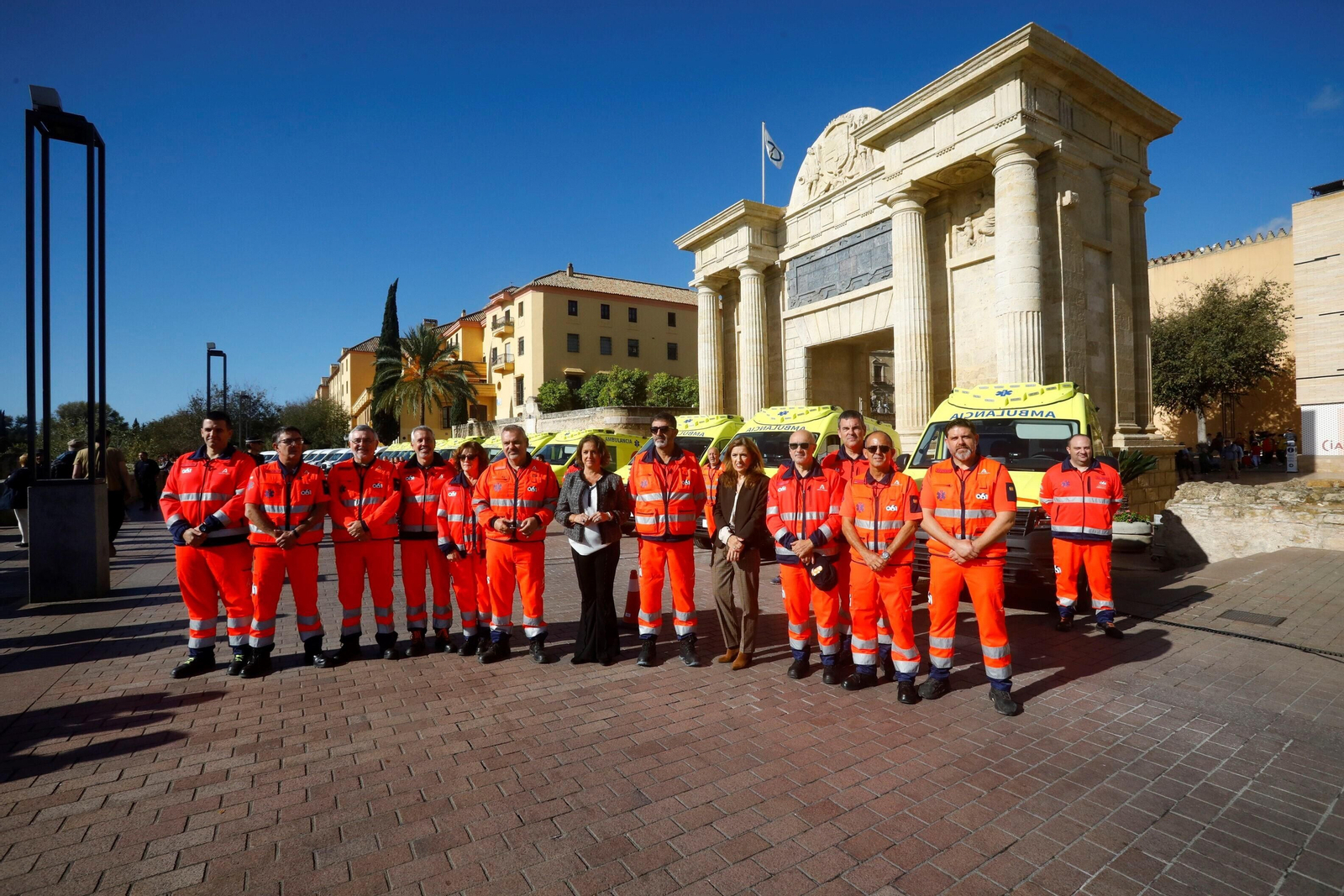 Así son las nuevas ambulancias 4x4 que el 061 ha presentado en Córdoba, en imágenes