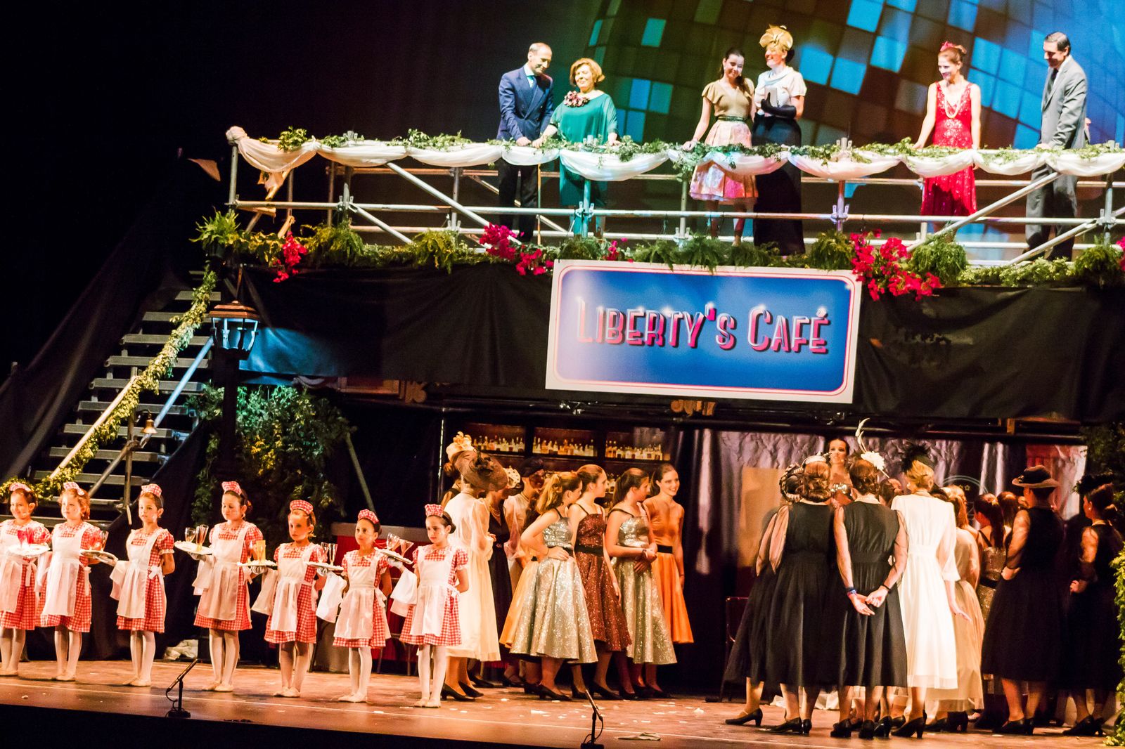 Imágenes del espectáculo Let's jazz, de la Escuela de Danza Fredes Insa, en el Teatro Villamarta