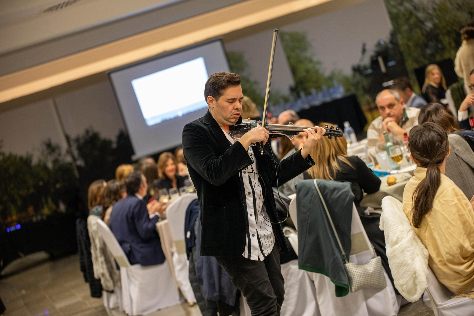 Así fue la emotiva cena solidaria de ALES