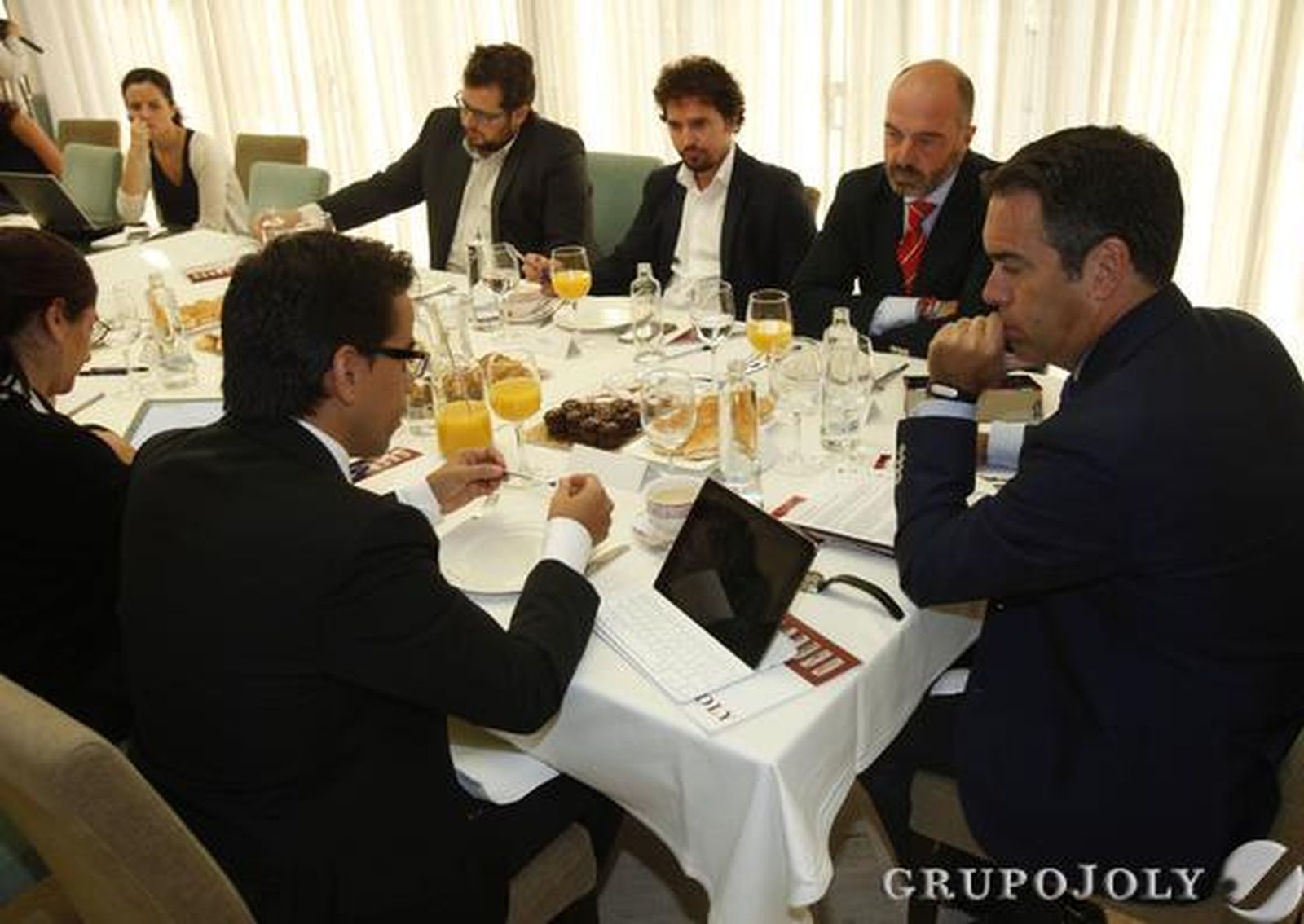 Manuel Ortigosa interviene durante el desayuno de redacción.

Foto: José Ángel García