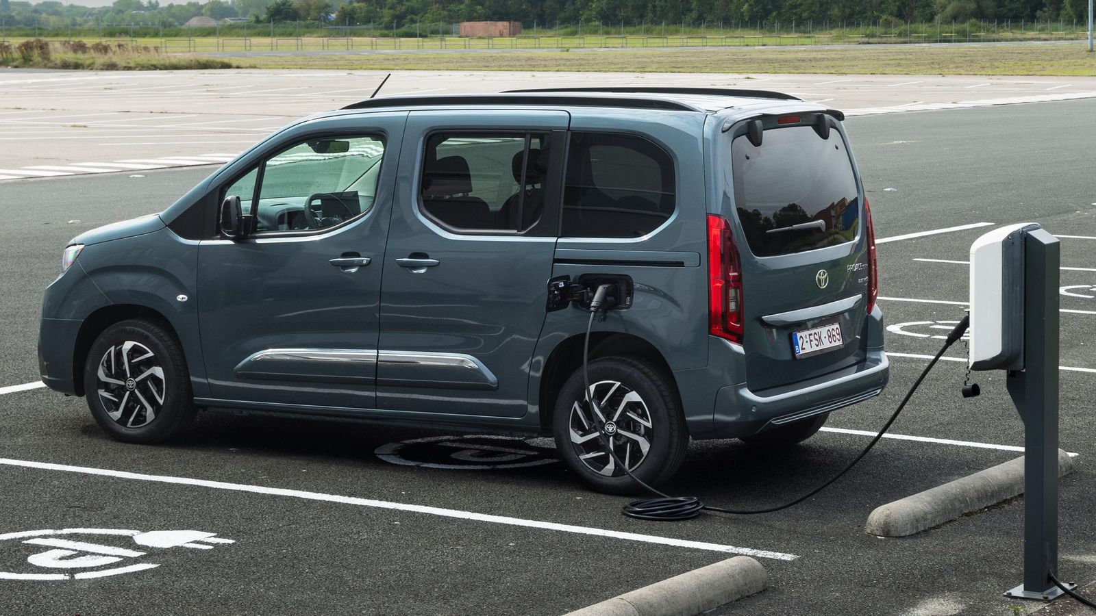 Los Proace están disponibles nuevamente con un motor Diesel de 100 CV, al margen de otros más potentes; o con un eléctrico de 136 CV.