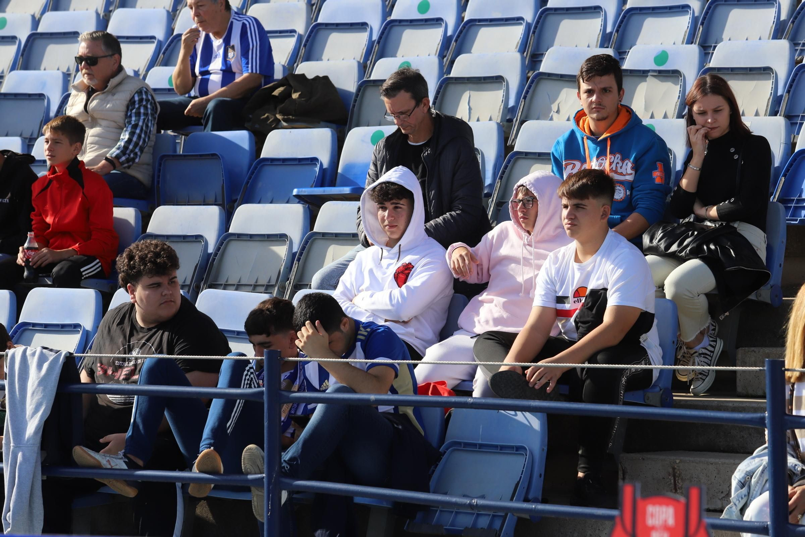 Imágenes del gran ambiente en el Nuevo Colombino para ver el  Recre-Burgos