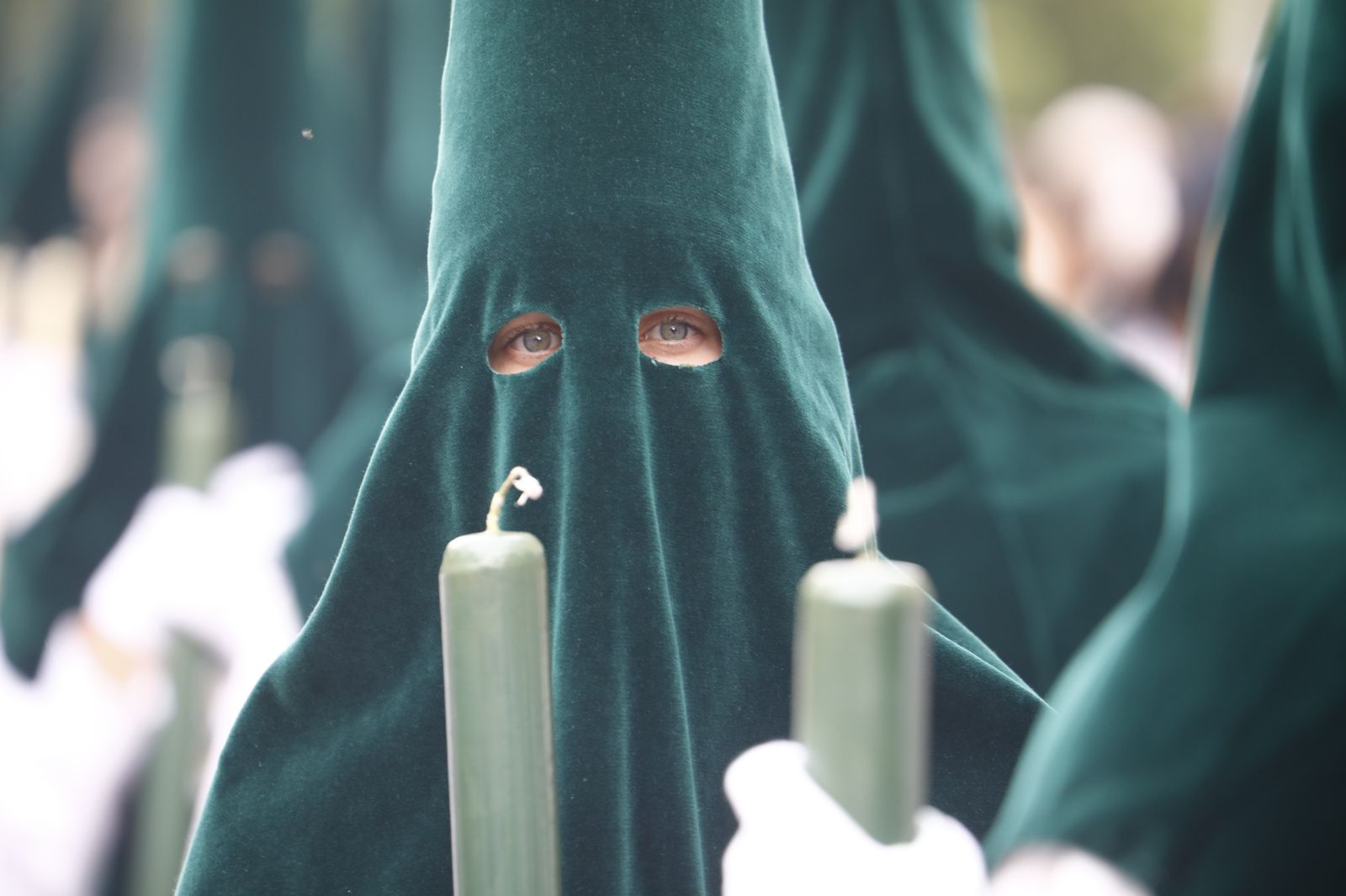 Jueves Santo en Córdoba: La procesión de la Sagrada Cena, en imágenes