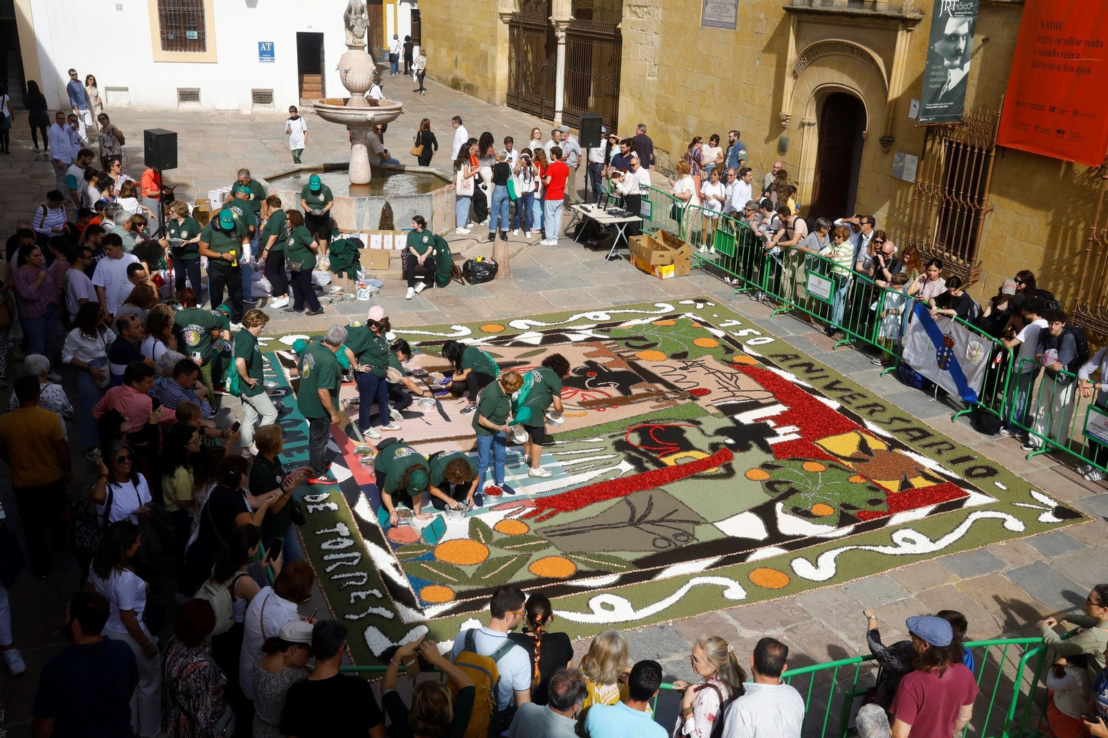 Las imágenes de la espectacular alfombra floral inspirada en Romero de Torres