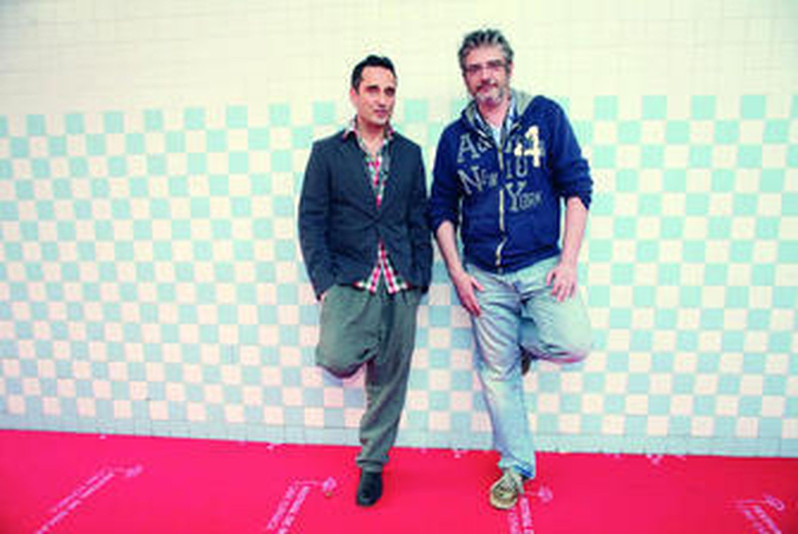 Jorge drexler (izquierda) ayer en Málaga junto al director de 'Un instante preciso', Manel Huerga.