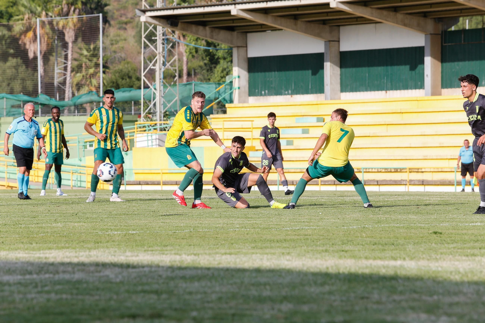 Las fotos del triangular en el estadio Carlos Piña de Los Barrios con el Algeciras CF y el Ceuta B