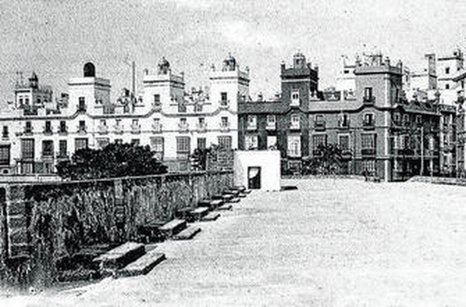 1912 Benlliure examina el lugar del monumento a las Cortes