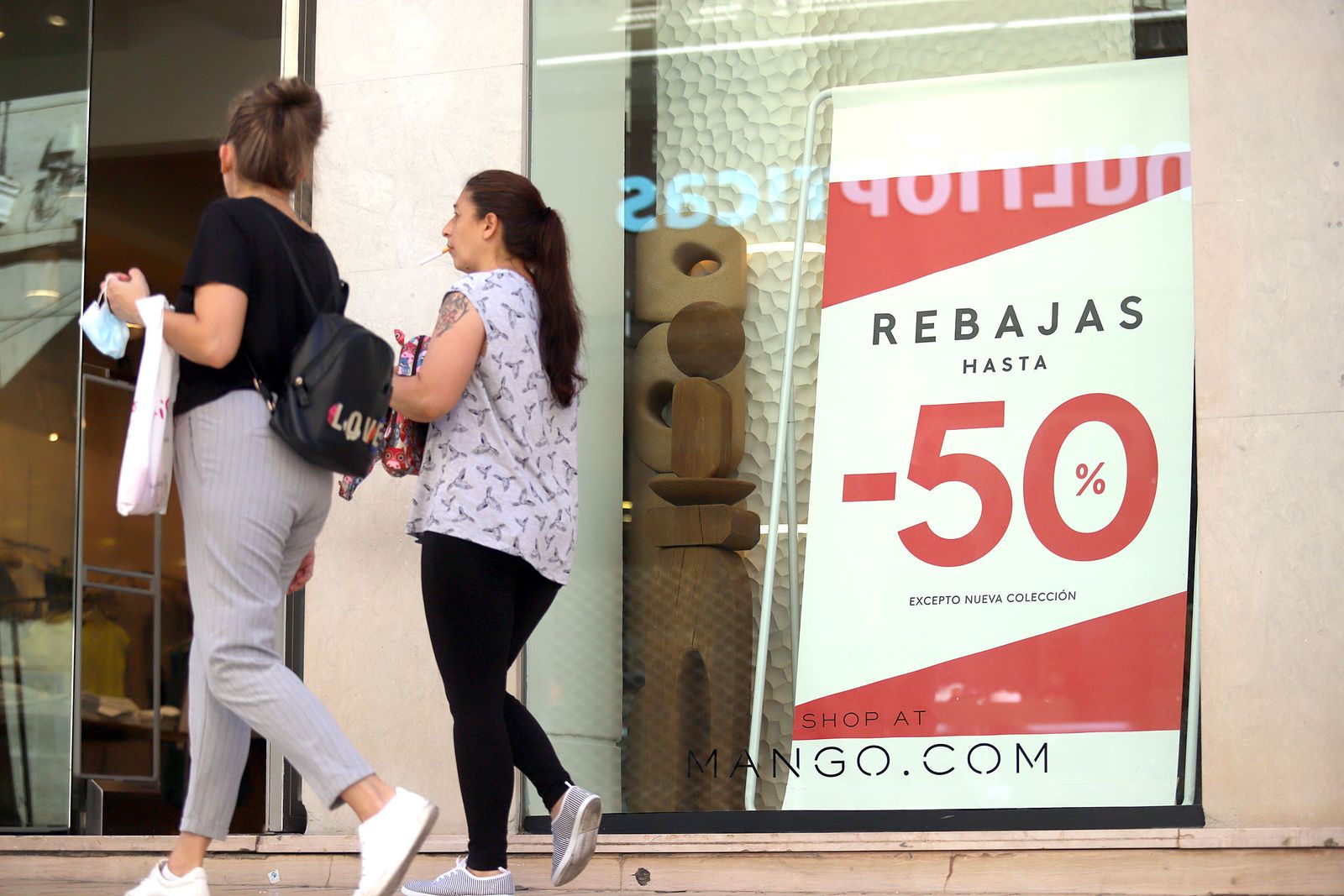 Imágenes de las rebajas de verano en la nueva normalidad