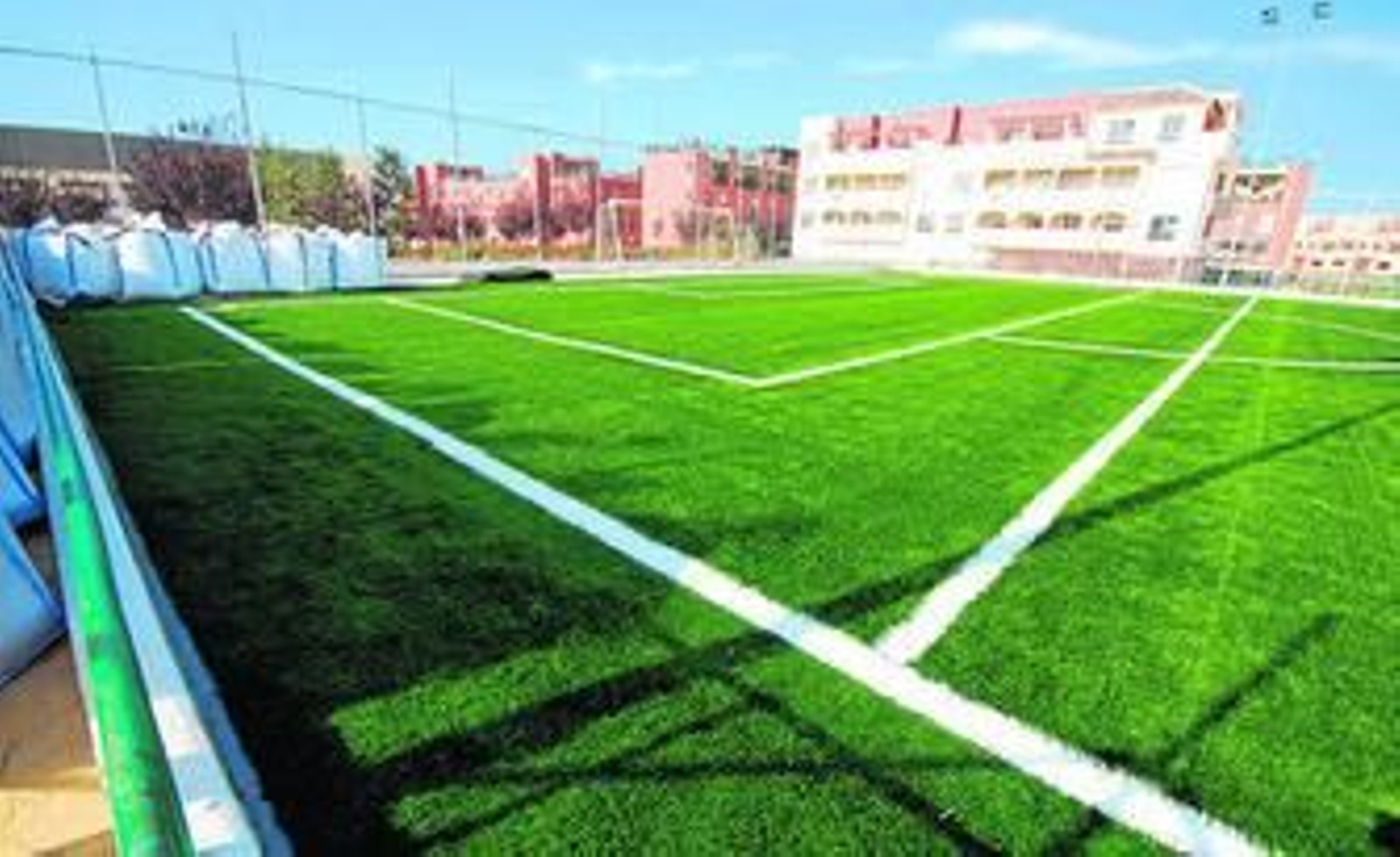 El campo de fútbol Fernando Hierro. El campo de fútbol Fernando Hierro.