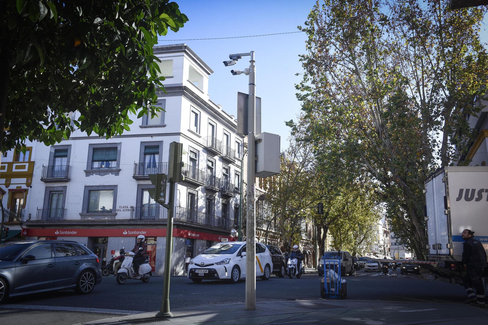 Ecologistas en Acción reclama al alcalde que el Centro y Triana sean Zonas de Bajas Emisiones en Sevilla