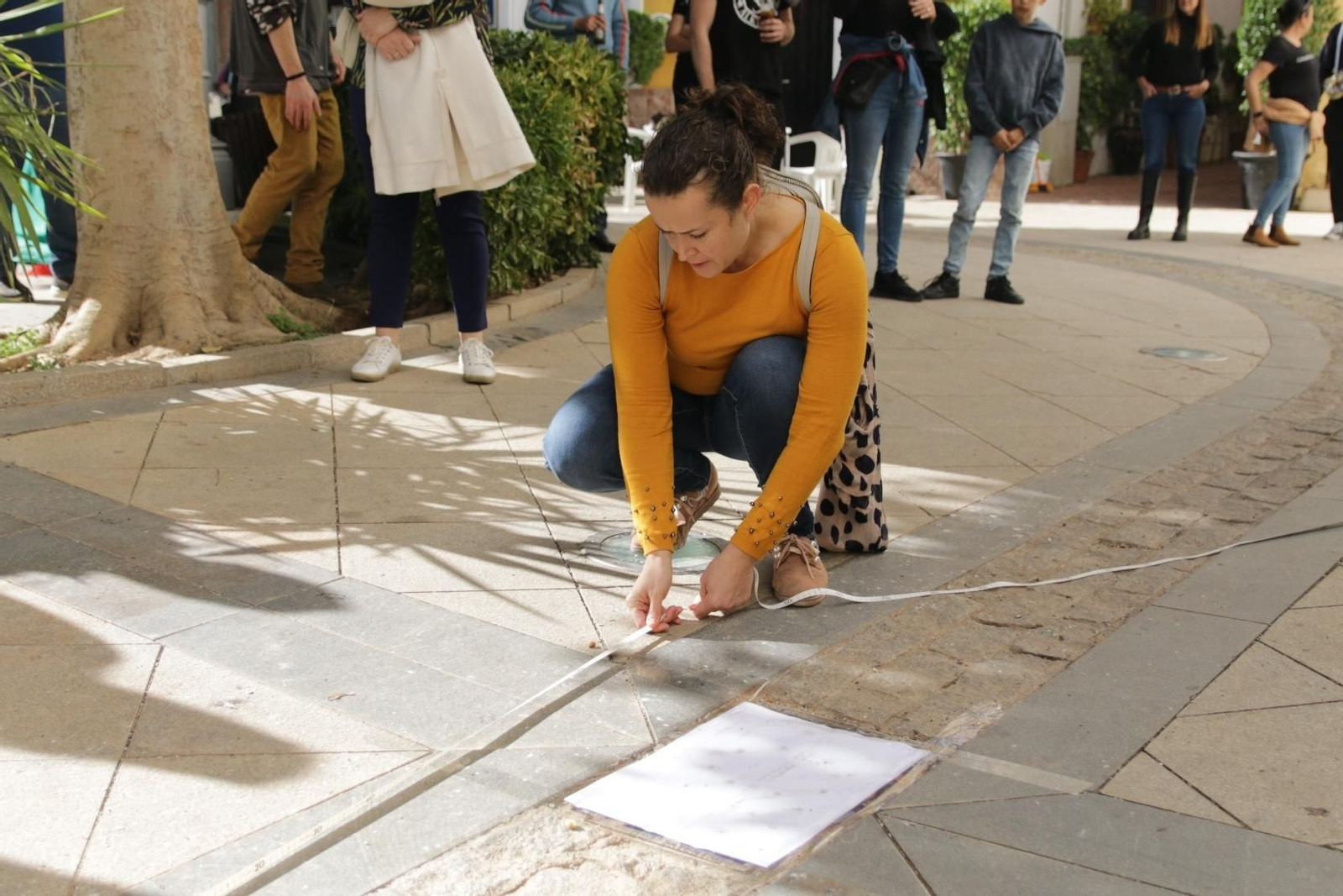 Las imágenes del concurso de lanzamiento de hueso de aceituna de Canjáyar