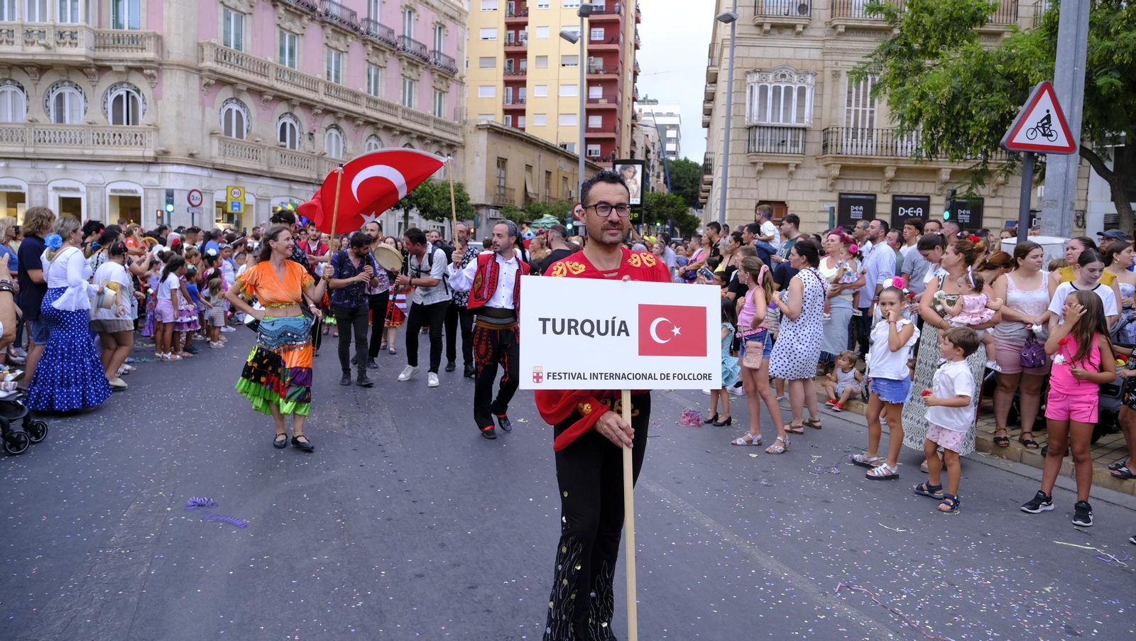 Las mejores imágenes de la Batalla de Flores de Almería
