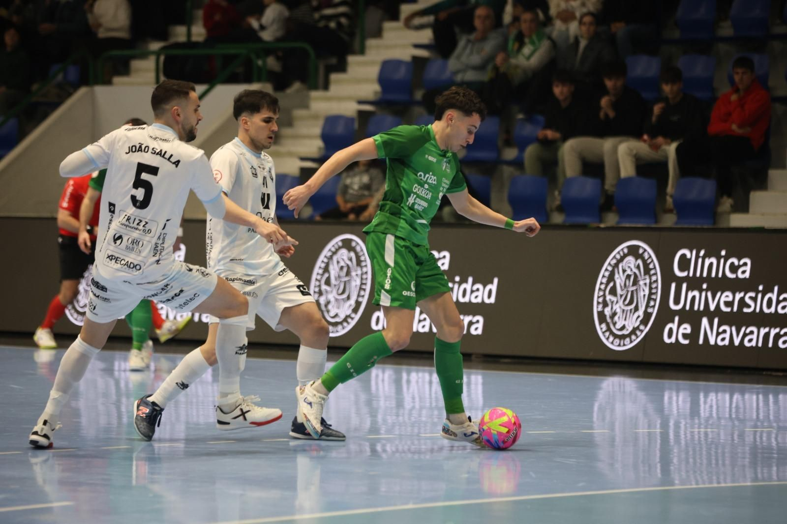 Los jiennenses sumaron tres puntos de oro en tierras navarras.
