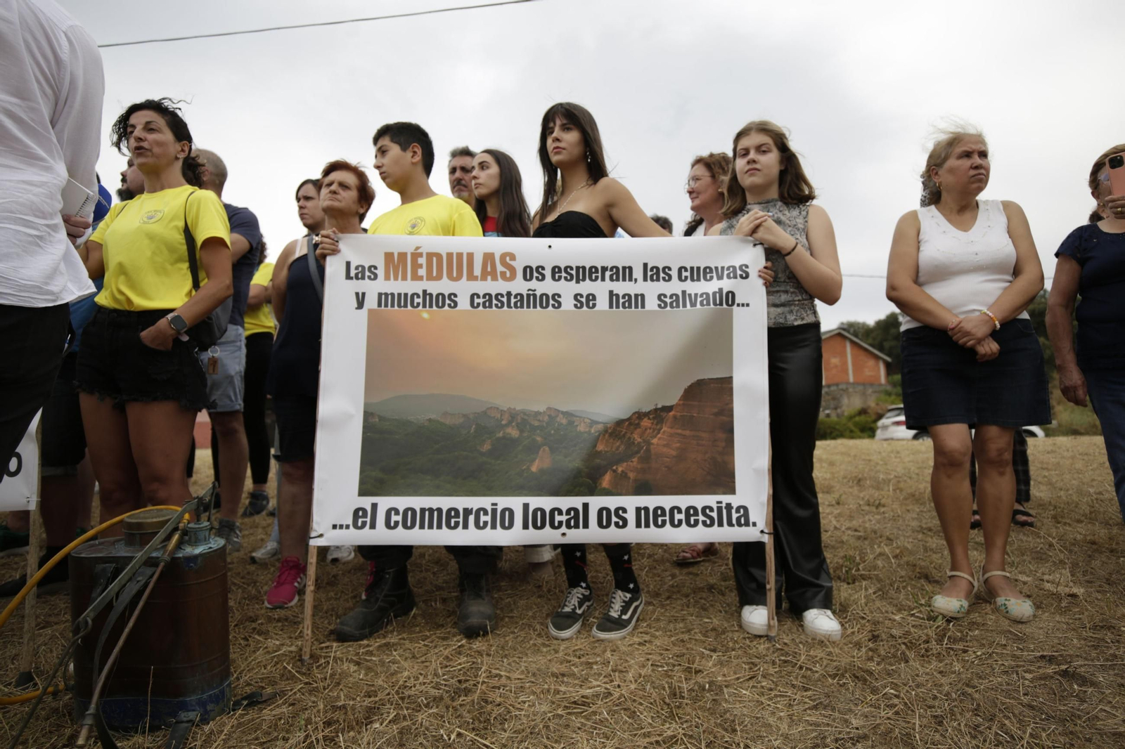 Las fotos de la visita de los Reyes a las zonas afectadas por los incendios en Sanabria y Las Médulas
