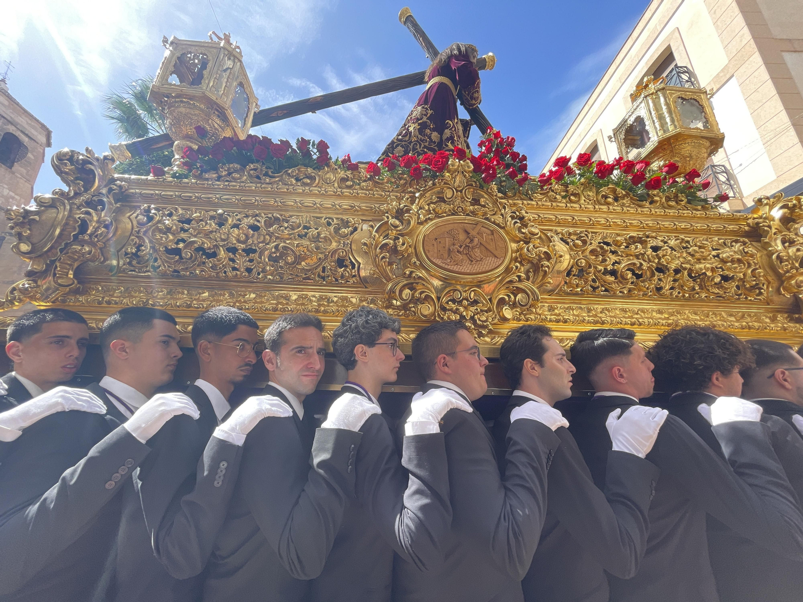 Las imágenes de la Subida de Jesús y la procesión del Viernes Santo por la mañana en Vera
