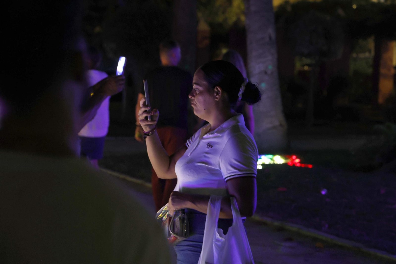 Fotos de los jardines mágicos de la Noche en Blanco de La Línea