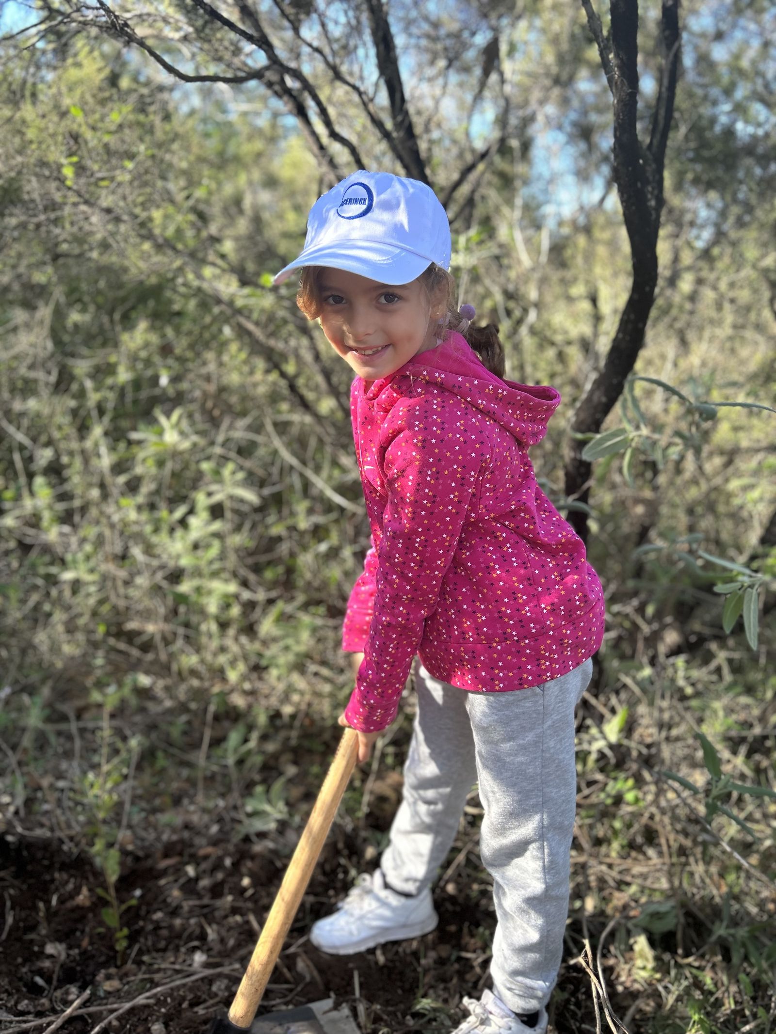 Jornada de reforestación en El Palancar por trabajadores de Acerinox, en imágenes