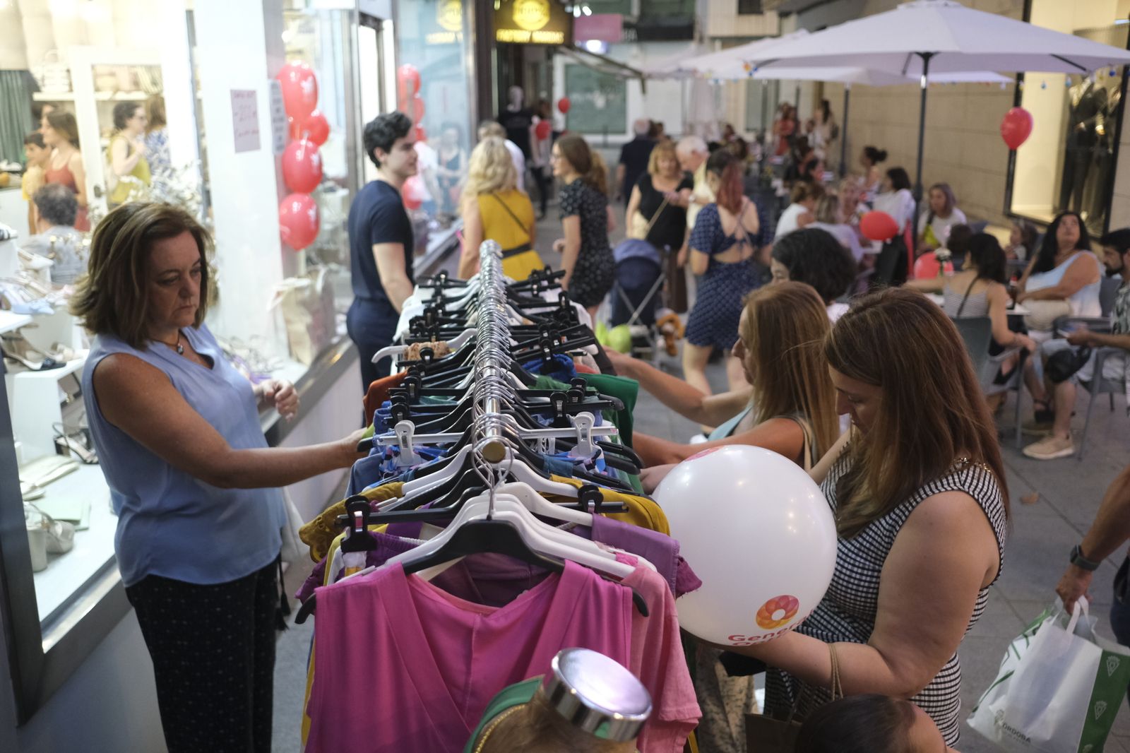 La novena edición de la Shopping Night de Córdoba, en imágenes