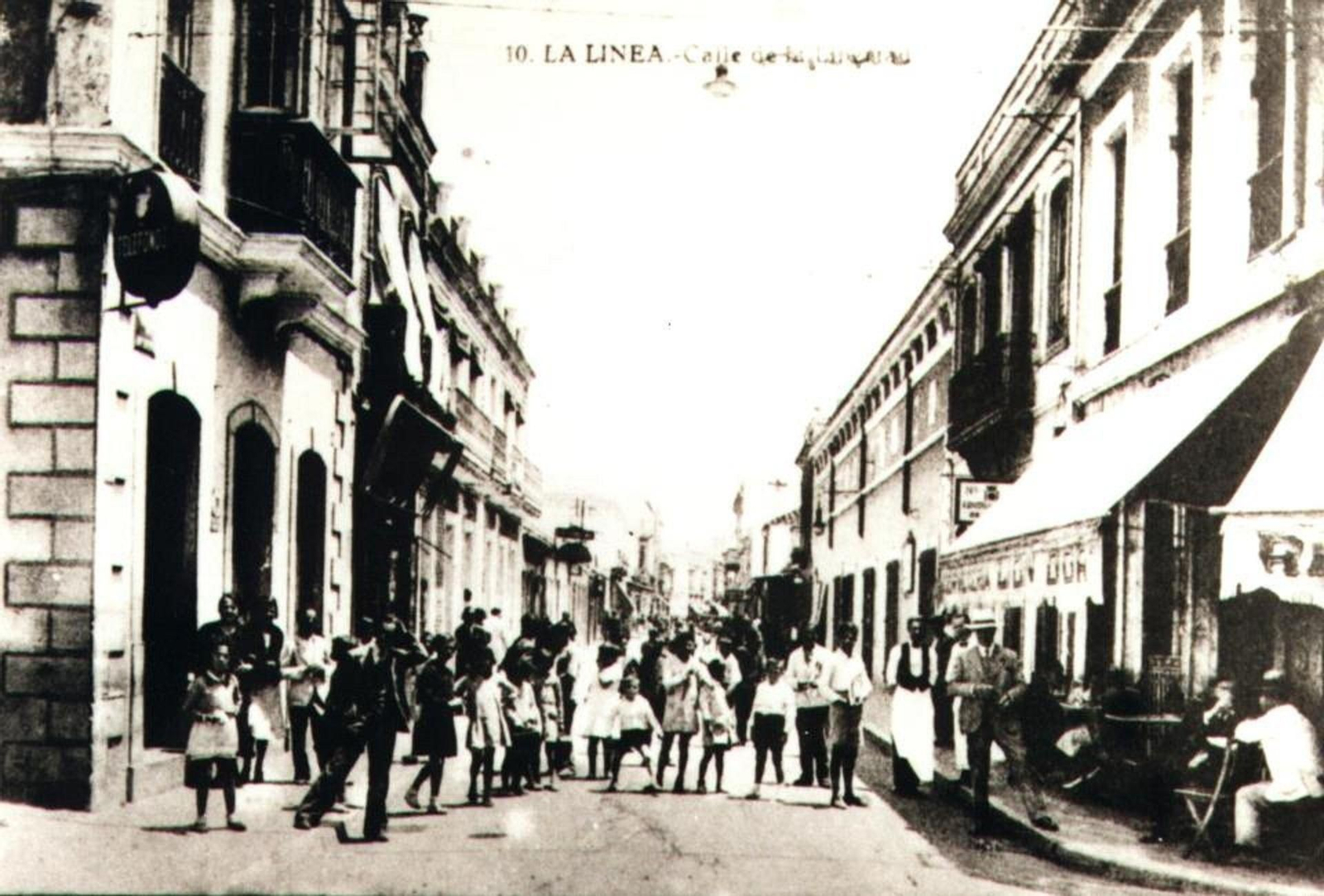Una fotografía de época de la calle Real de La Línea.