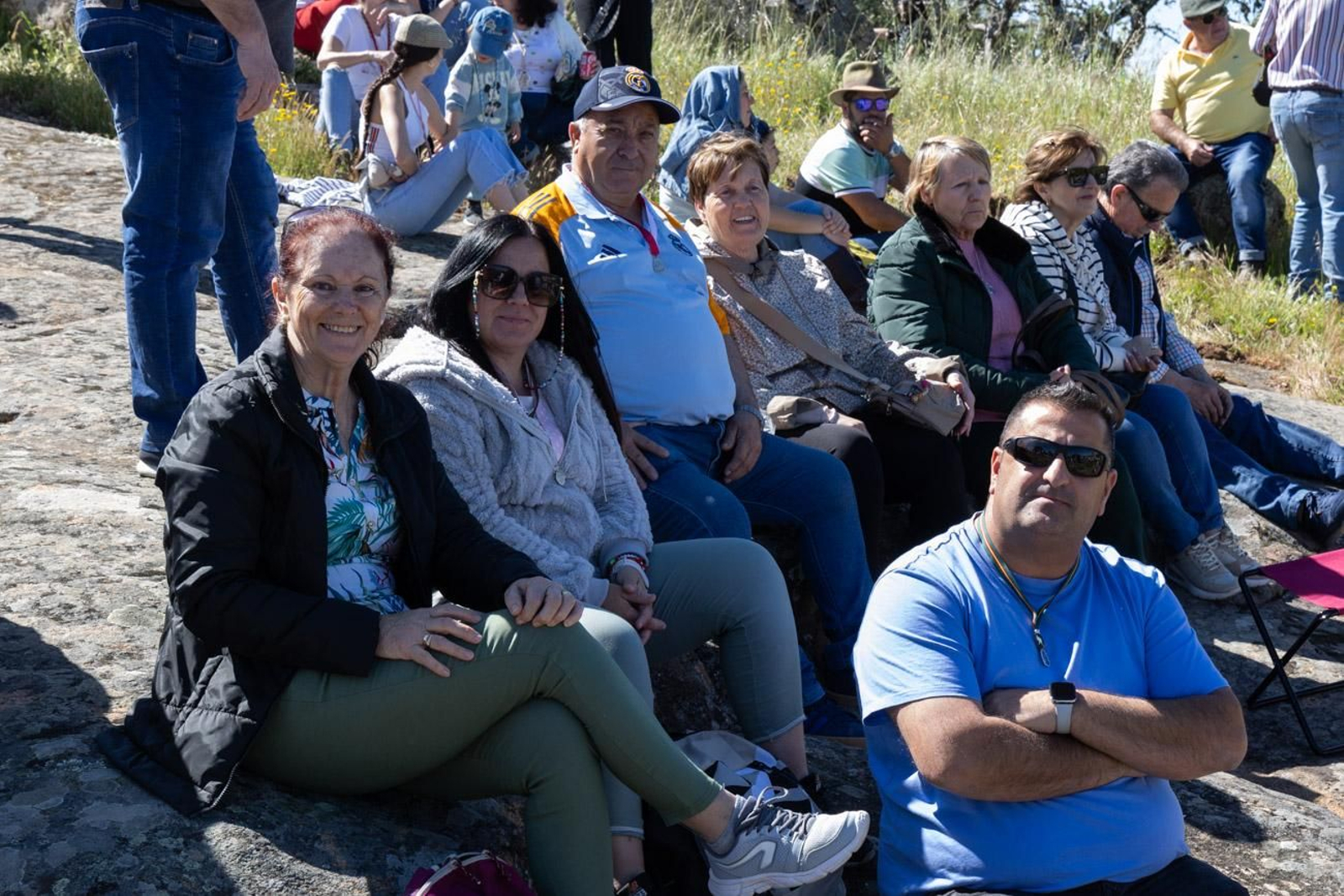 Miles de romeros acuden al encuentro de la Virgen de la Cabeza en su romería
